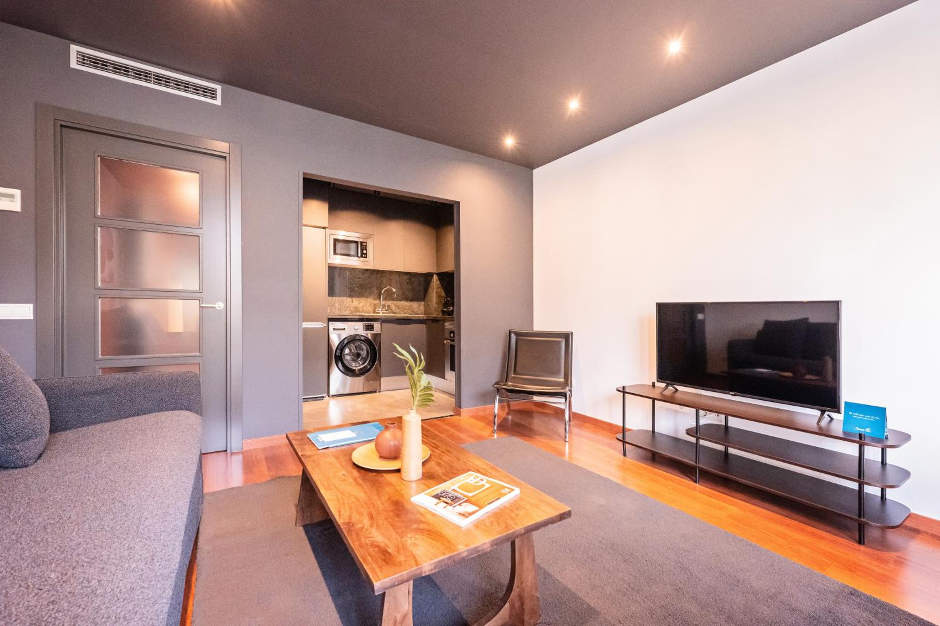 One-Bedroom Apartment photo 2