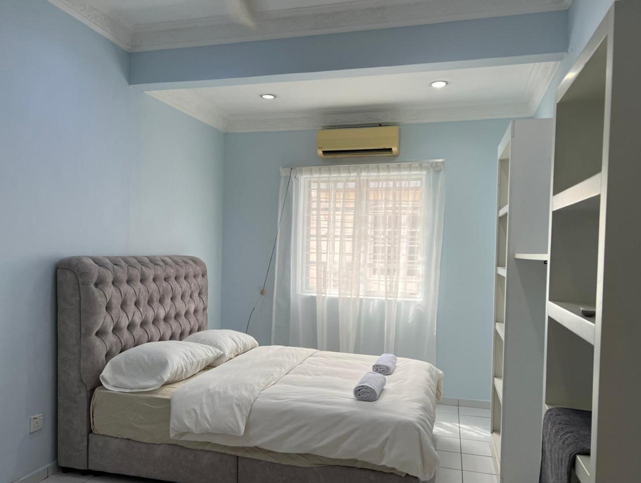 Three-Bedroom House photo 2