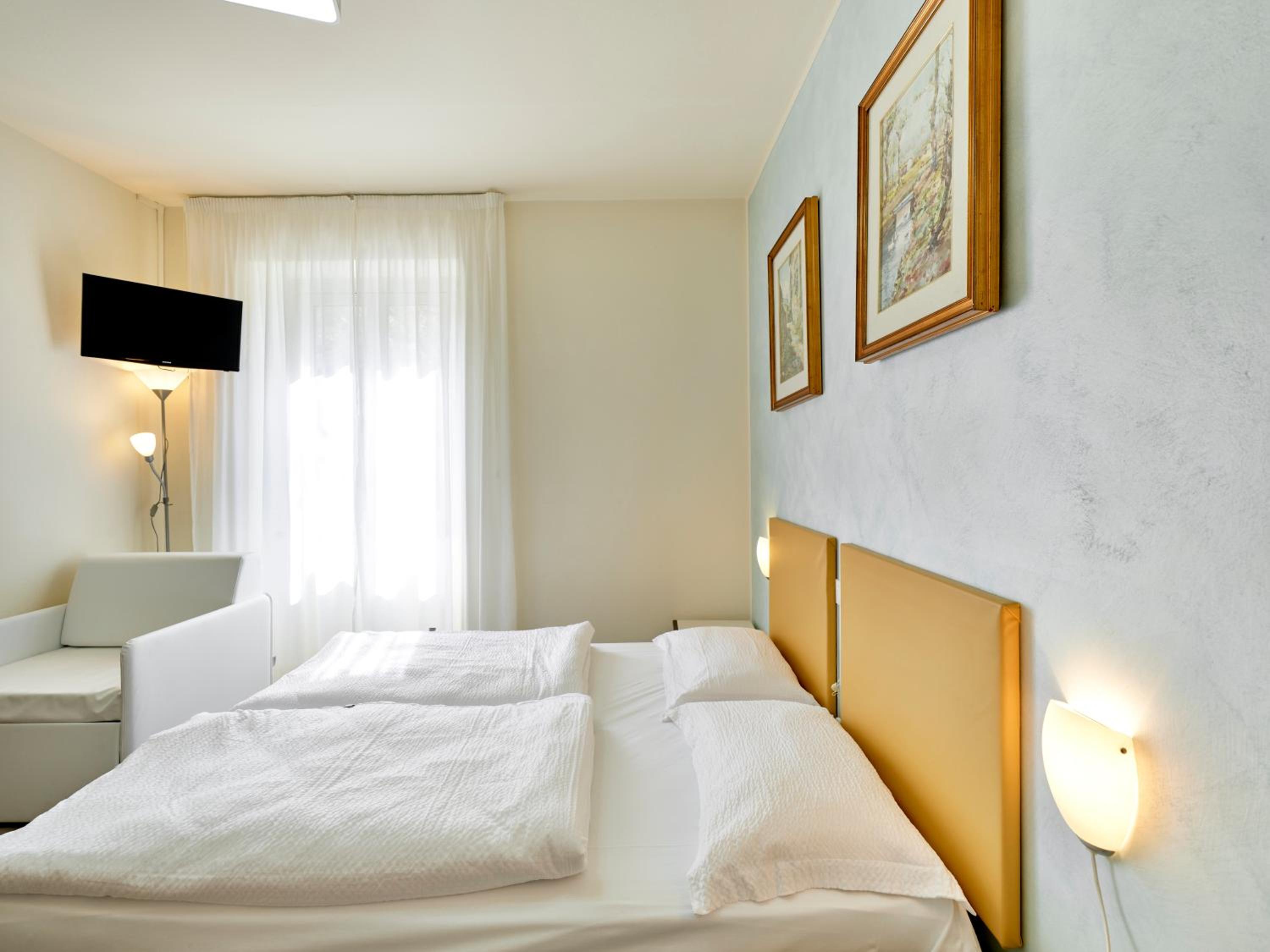 Deluxe Double Room with Balcony photo 3