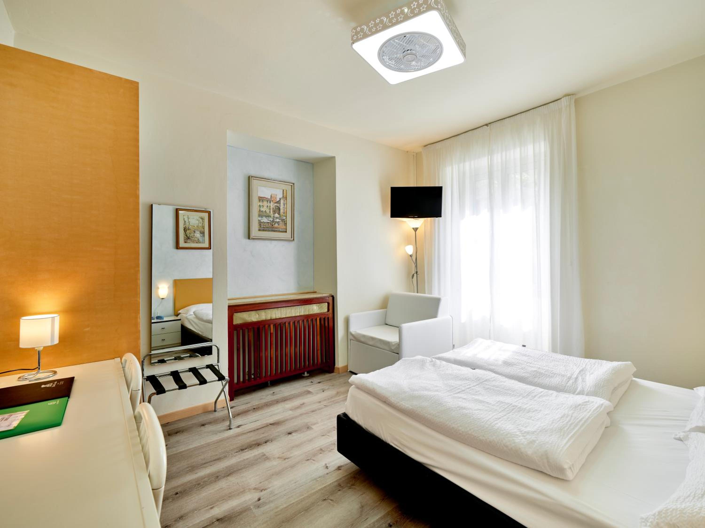 Deluxe Double Room with Balcony photo 2
