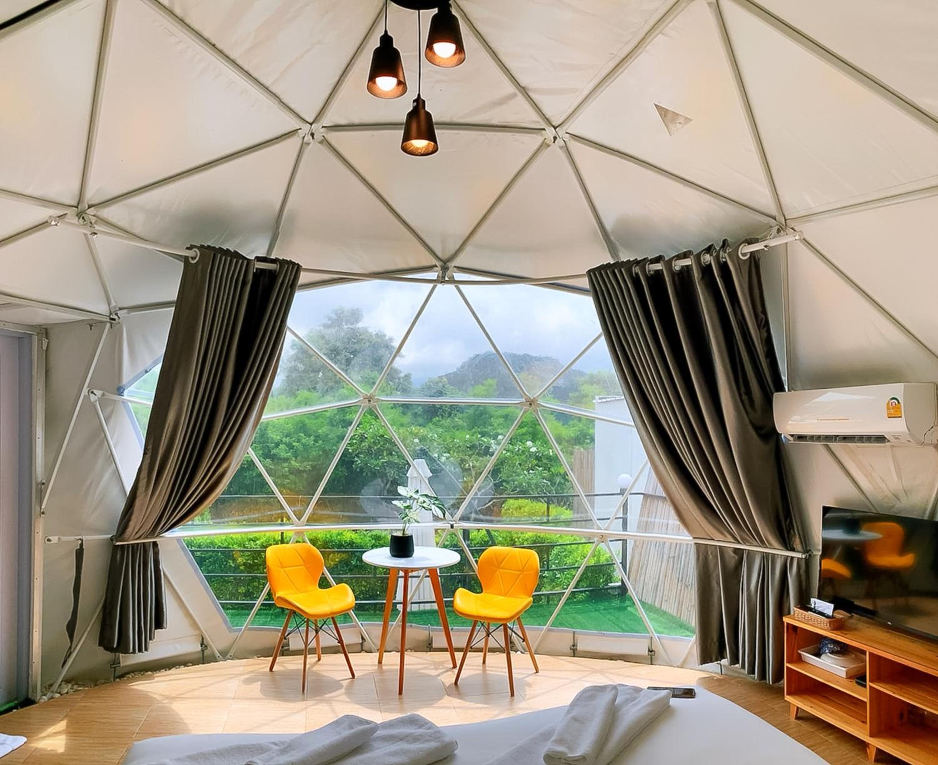 King Room with Balcony - Photo 2