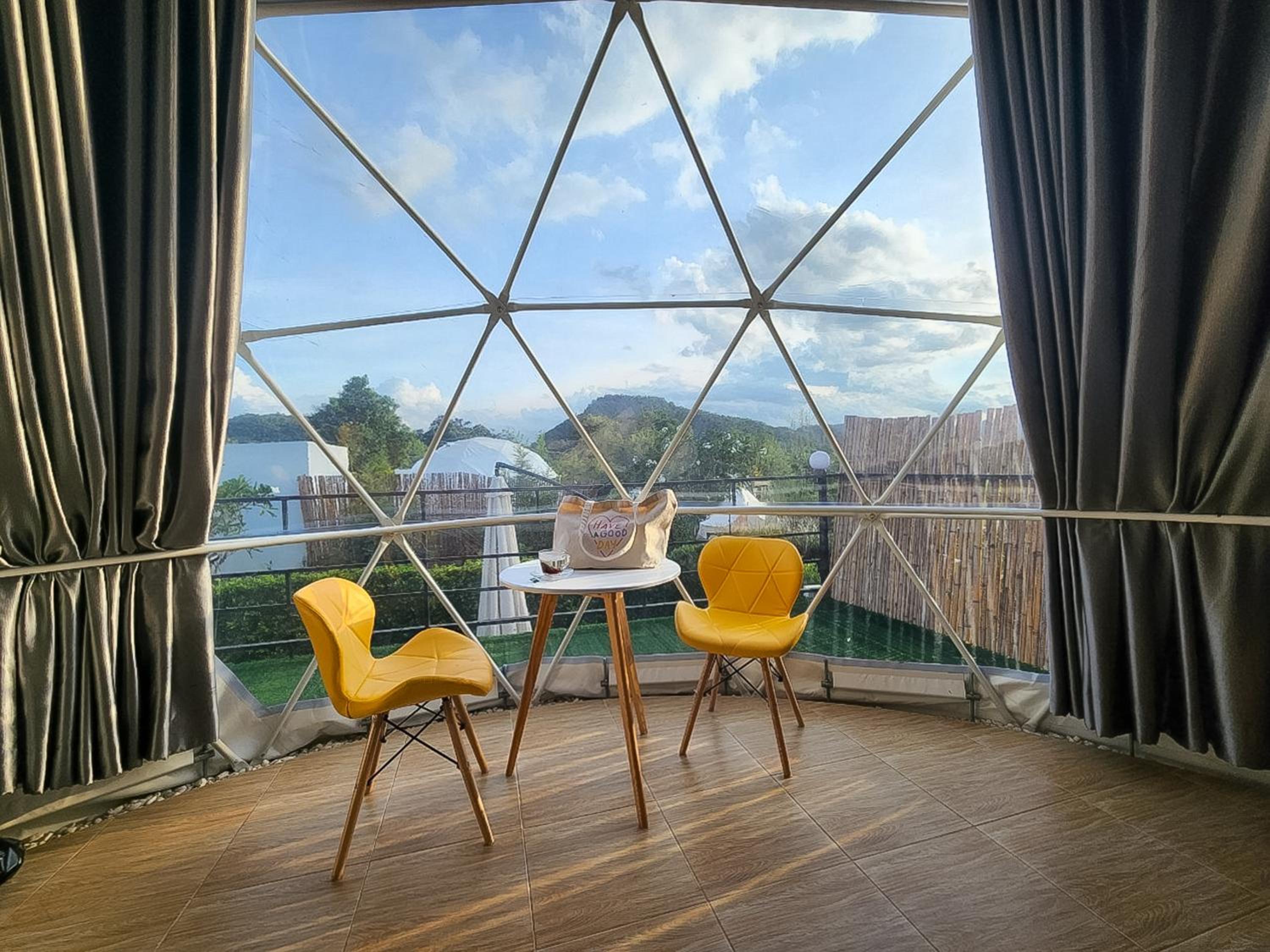 King Room with Balcony - Photo 3