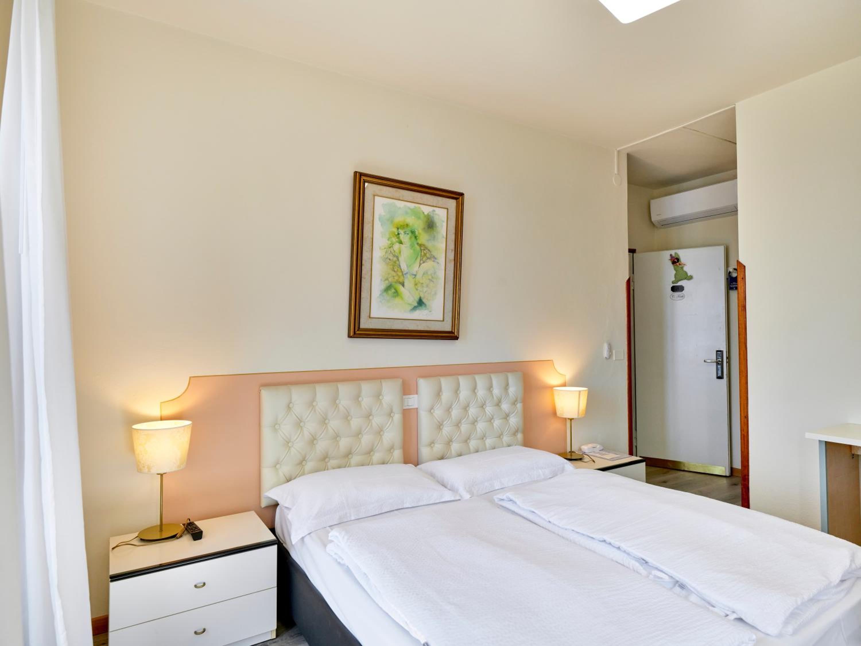 Double Room with Balcony and Lake View photo 2