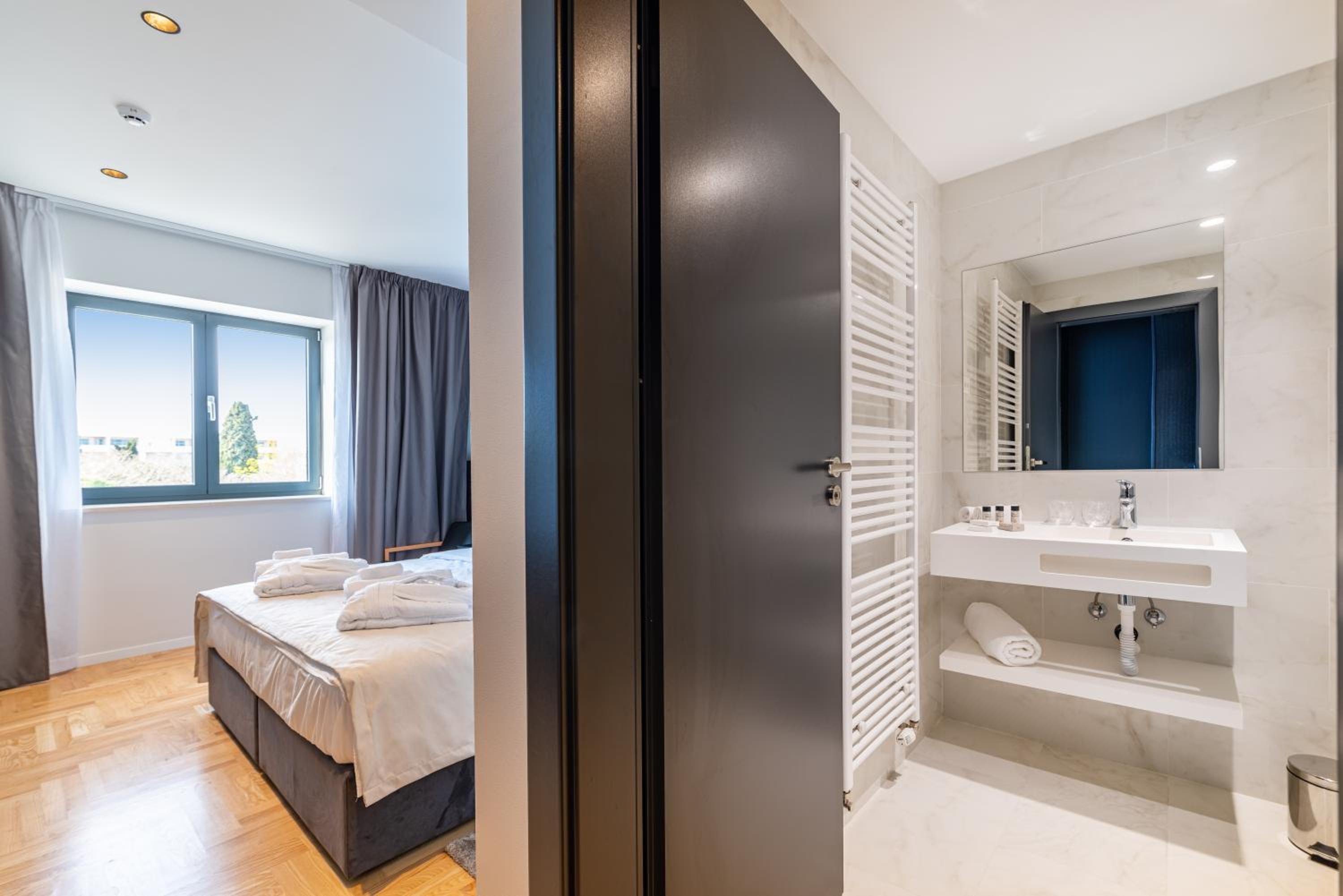 Standard Double Room - Photo 7