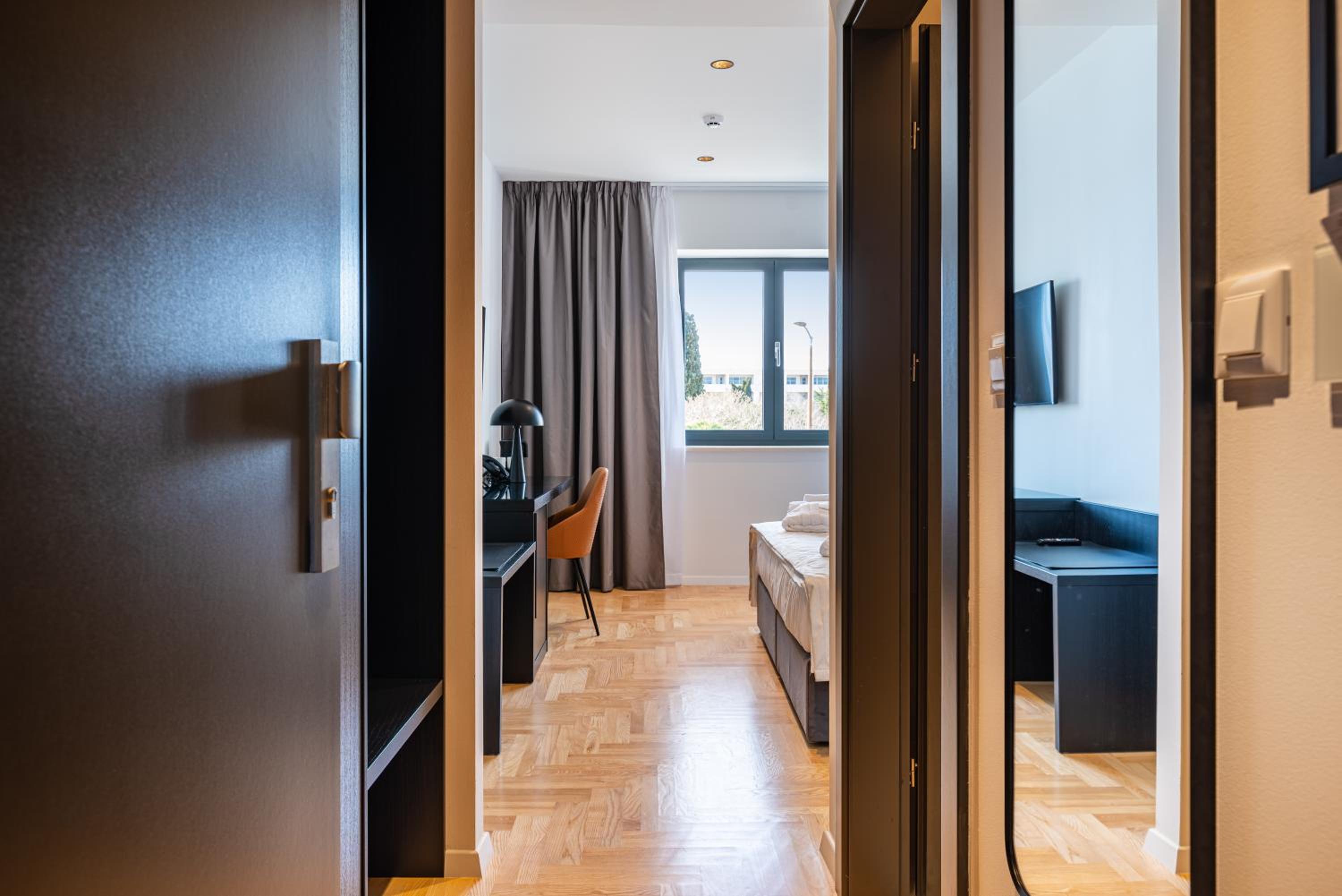 Standard Double Room - Photo 10