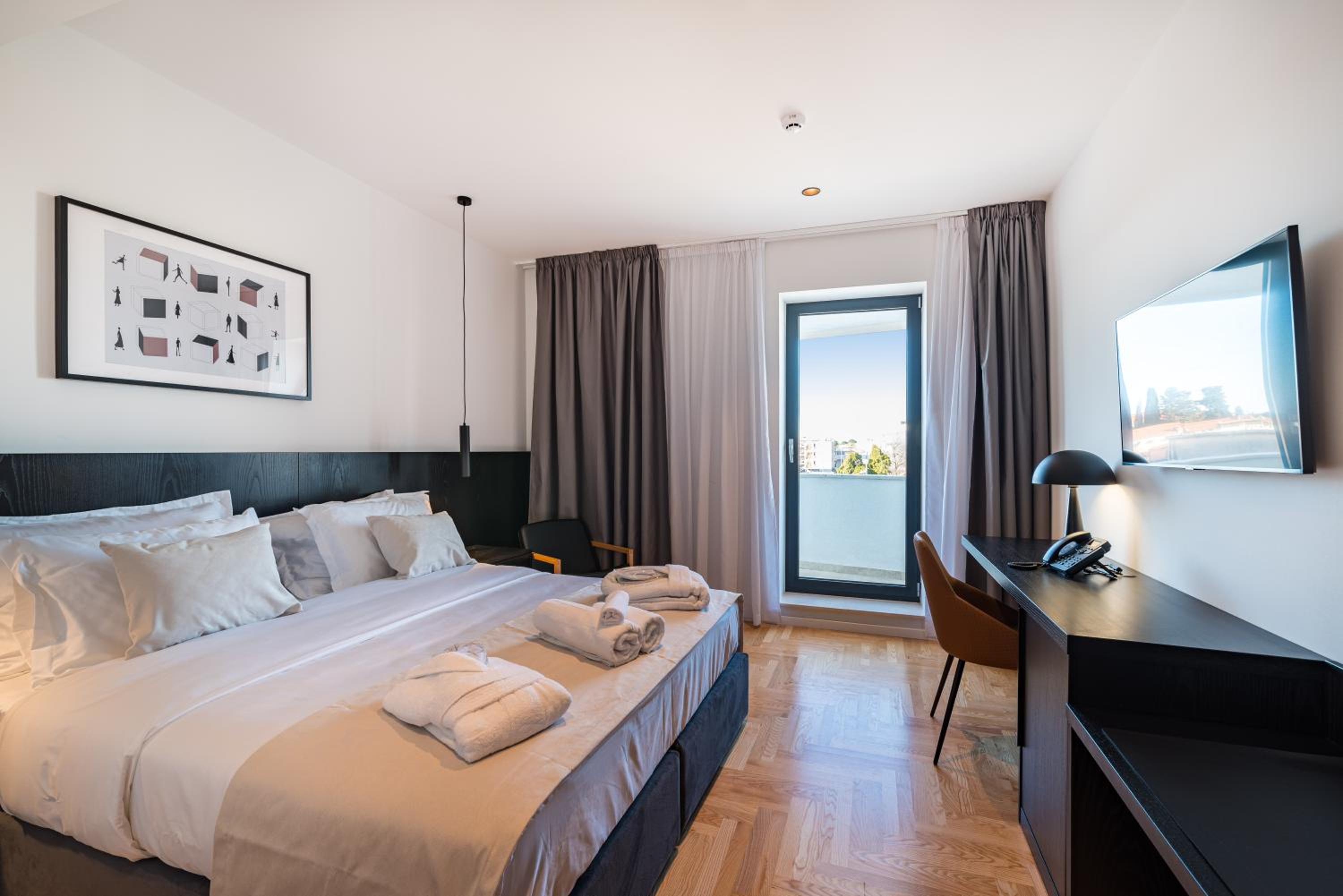 Double Room with Balcony - Photo 5