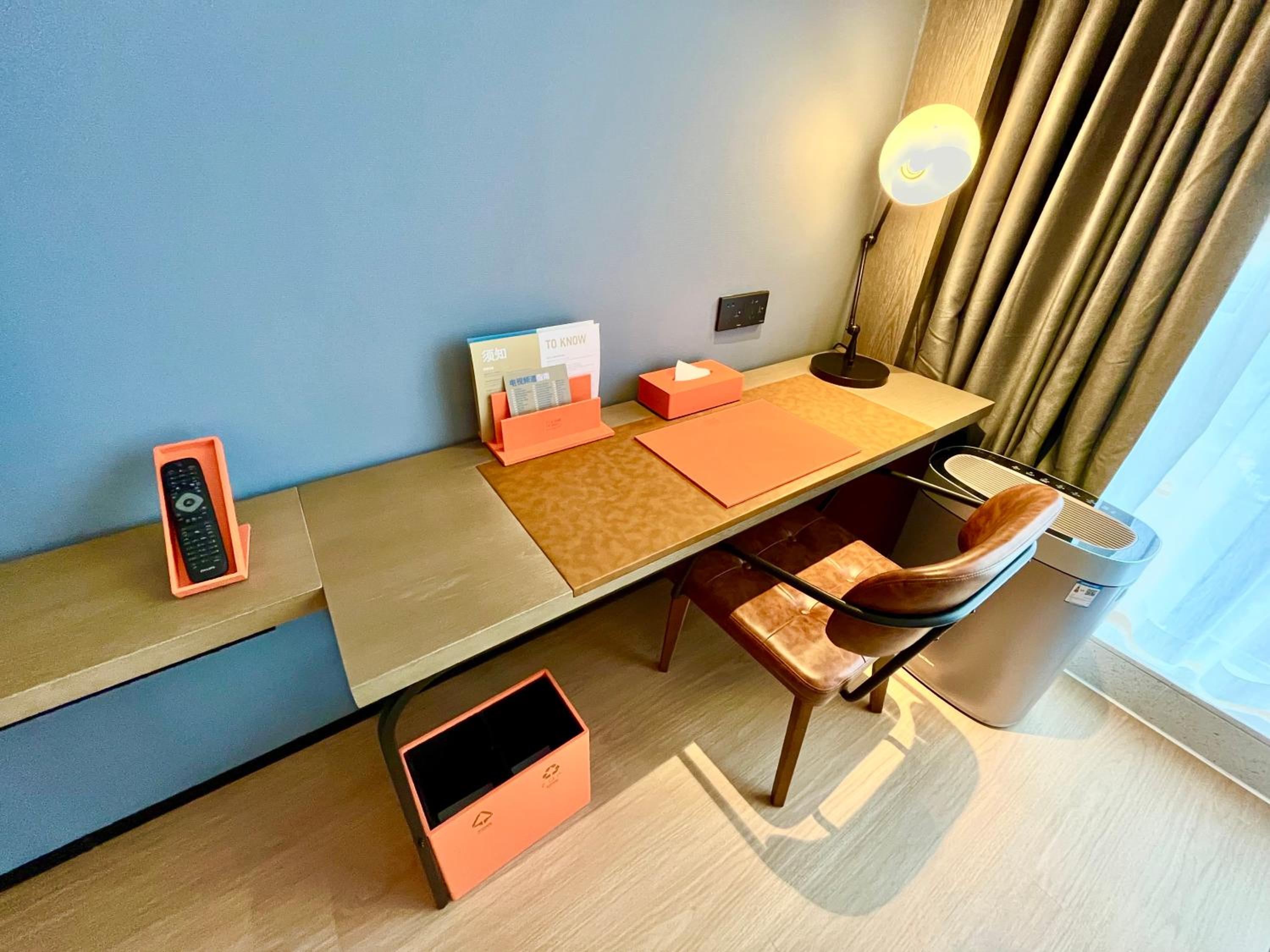 Deluxe King Room with City View - Photo 1
