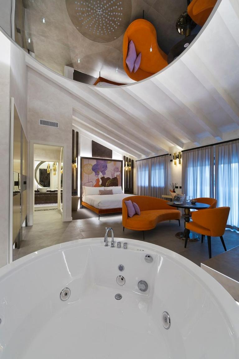 Deluxe Queen Suite - Photo 1