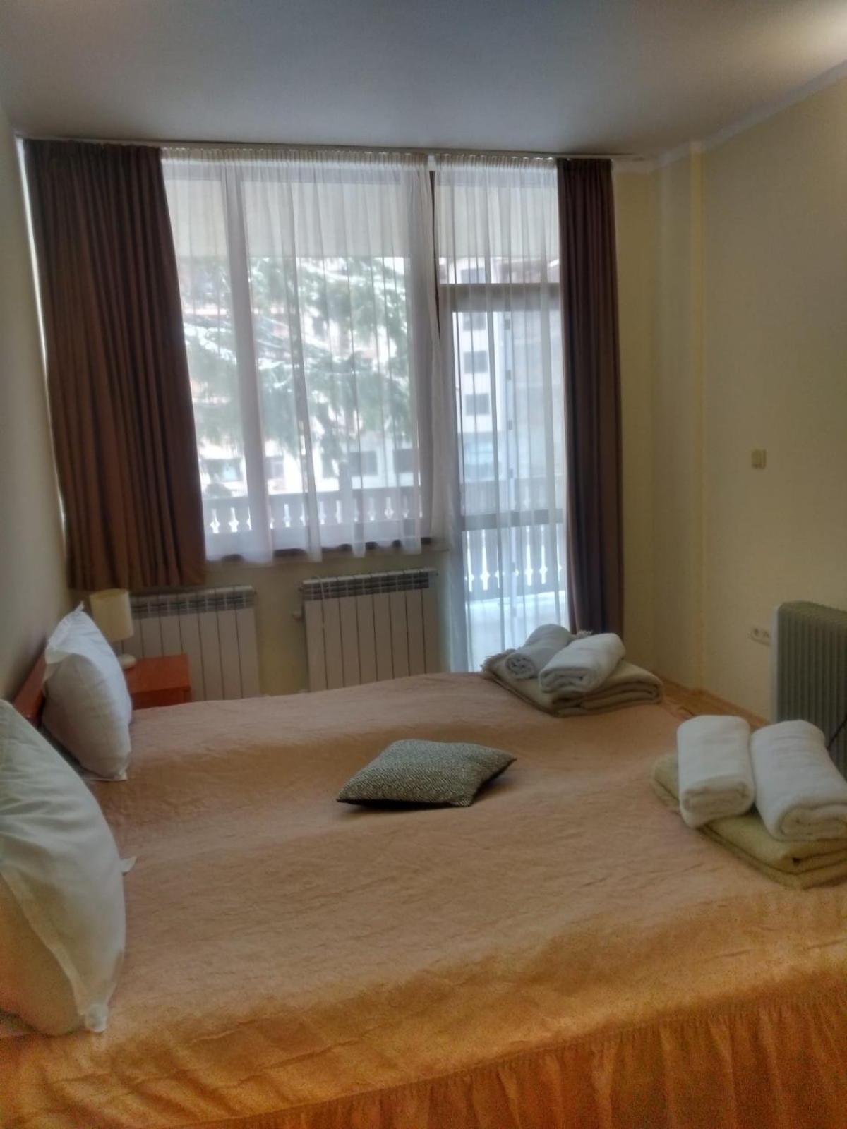 One-Bedroom Apartment - Photo 12
