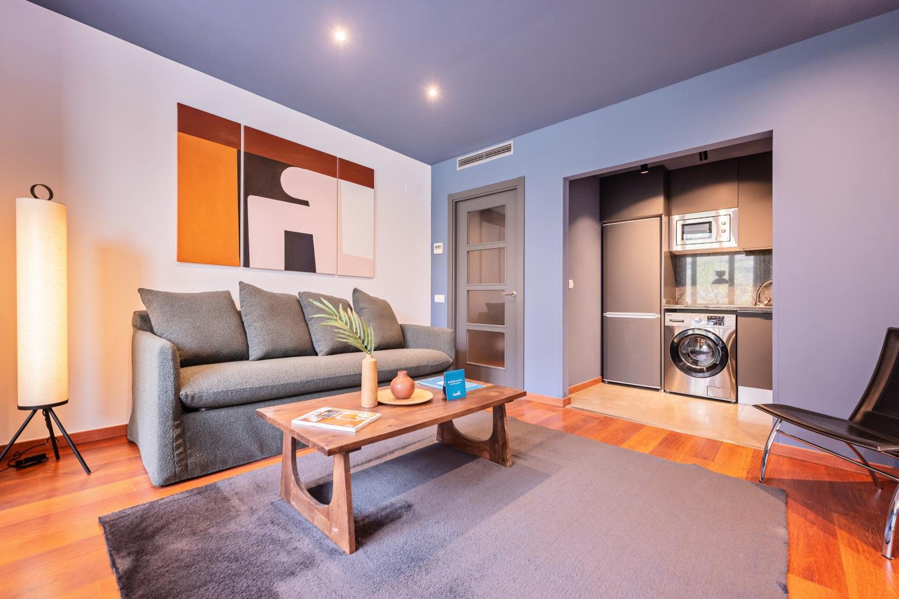 One-Bedroom Apartment photo 2