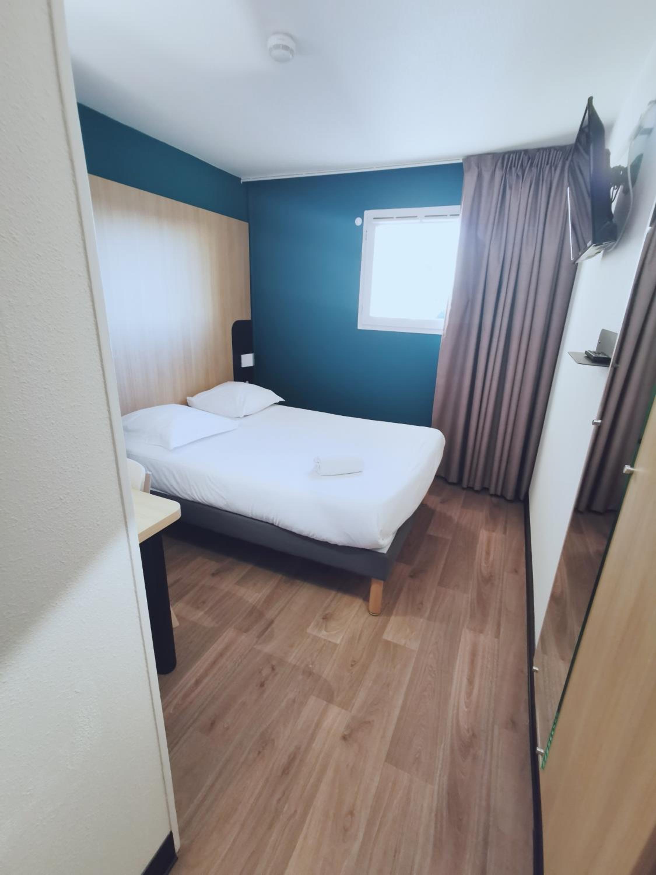 Double Room (1 - 2 Adults) photo 2