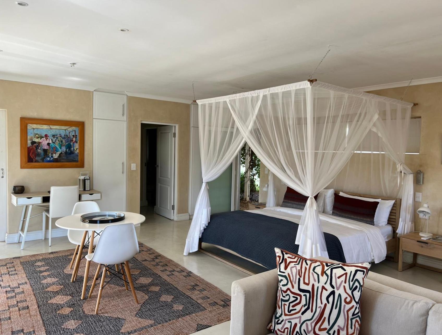 King Suite with Balcony photo 1