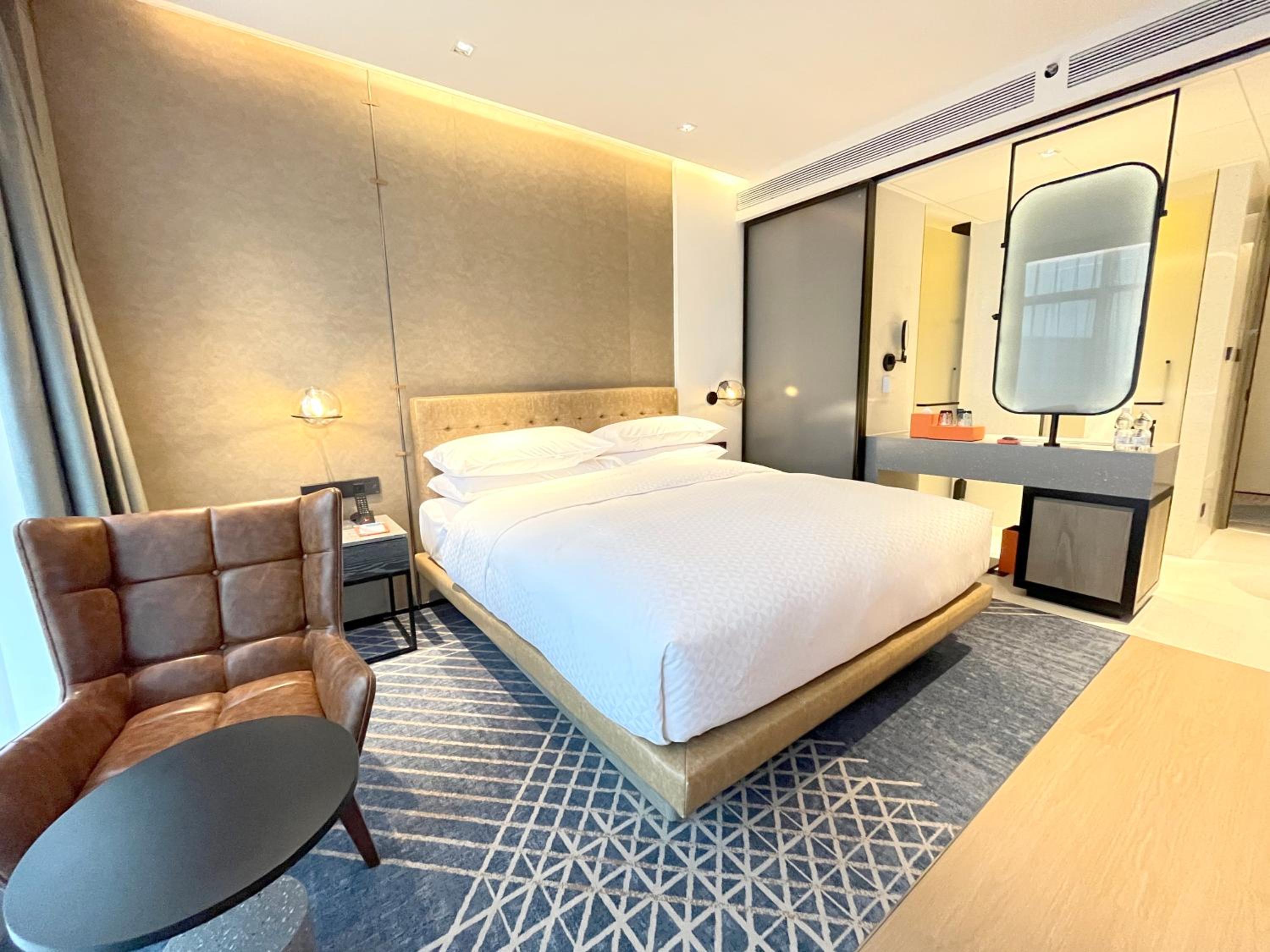 Premium King Room with City View - Photo 1