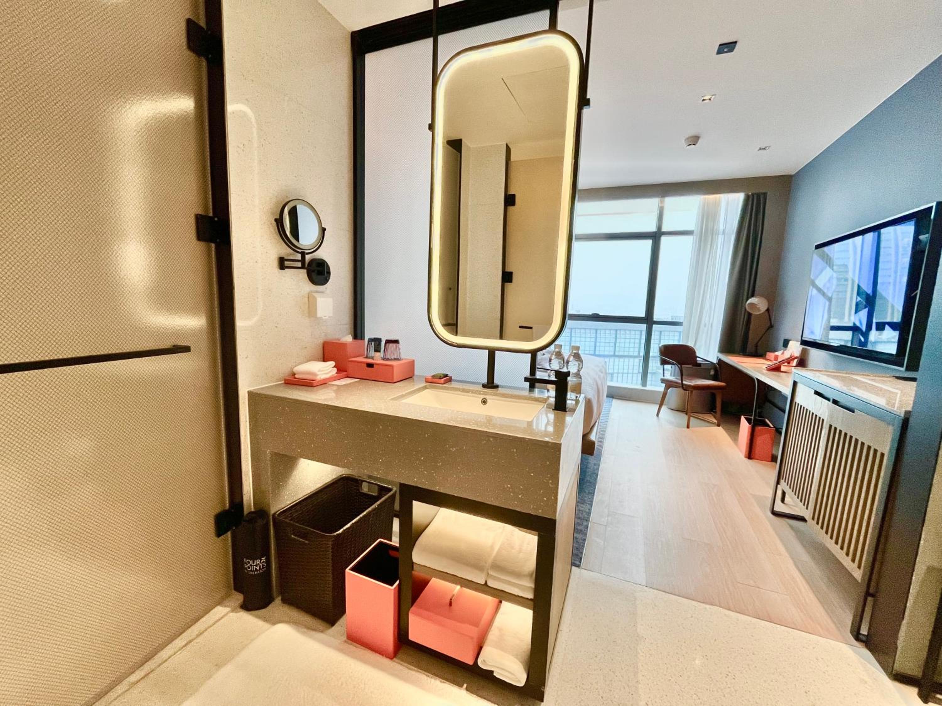 Premium King Room with City View - Photo 8