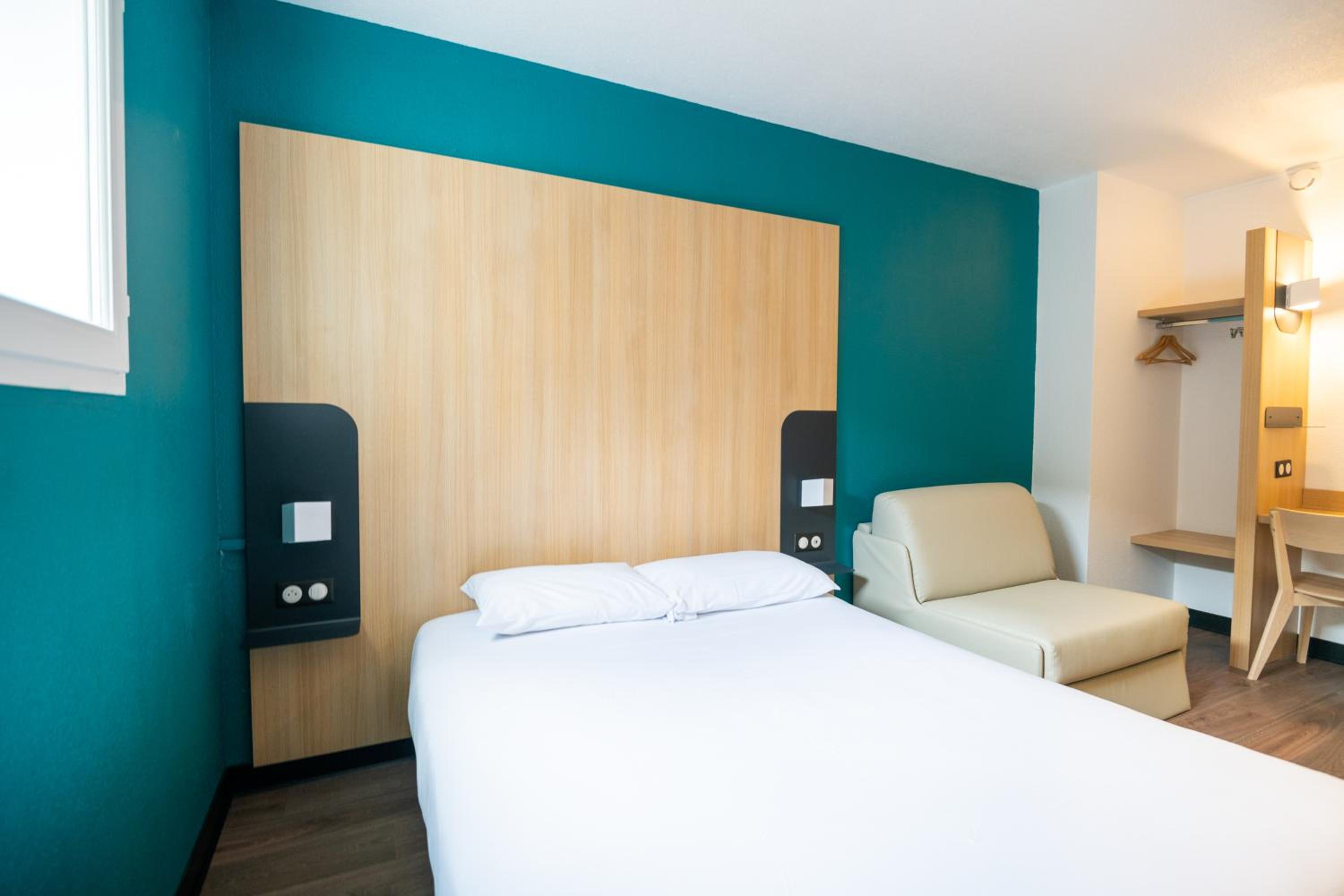 Double Room - Disability Access photo 3