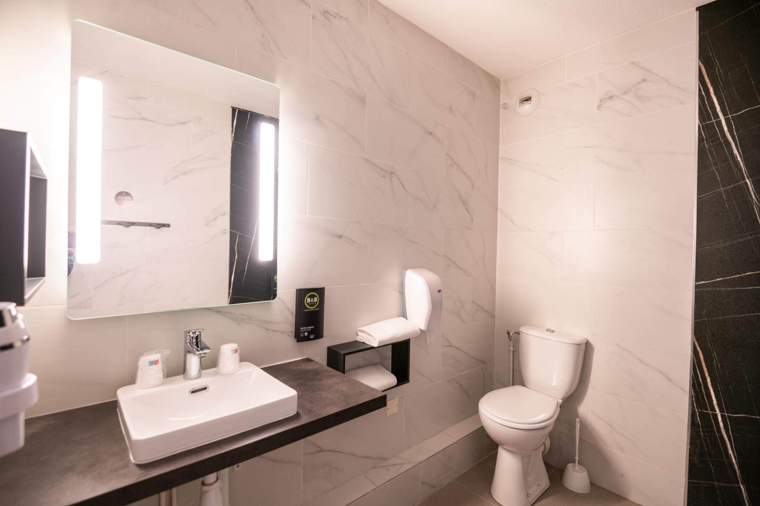 Double Room - Disability Access photo 2