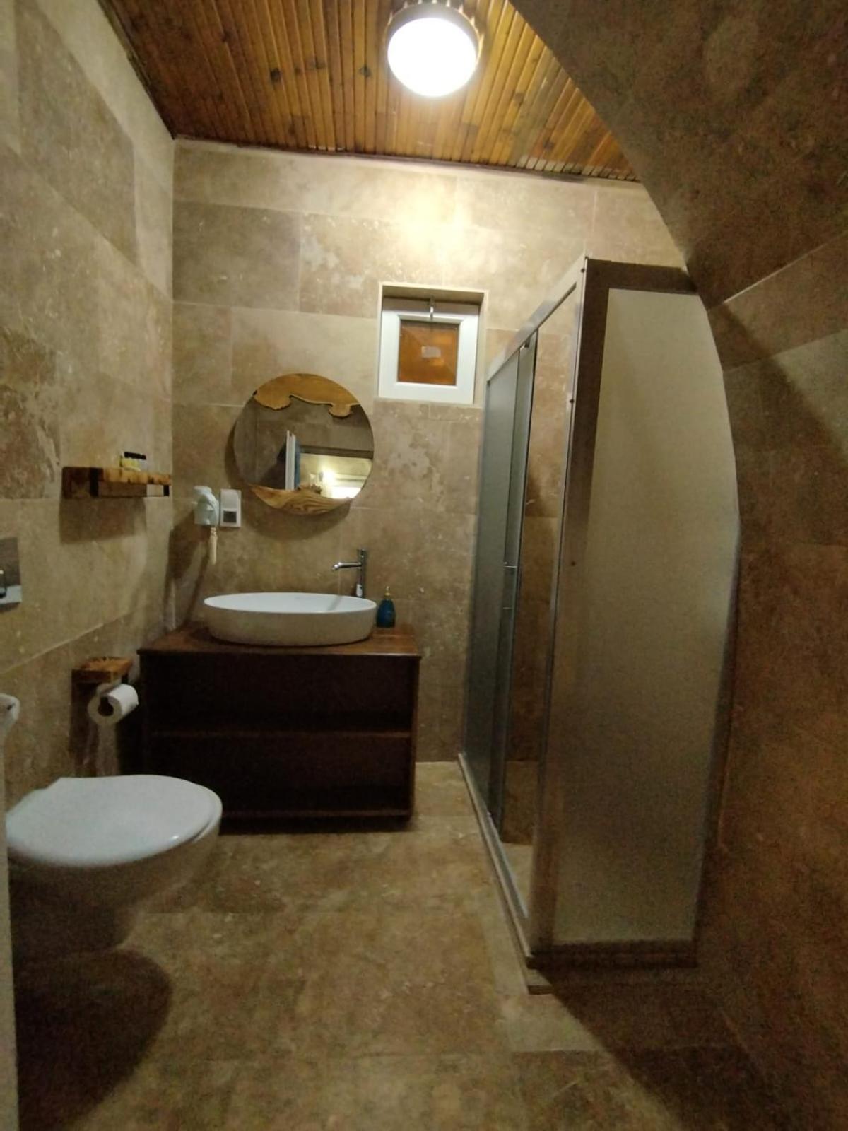 Standard Suite - Photo 6