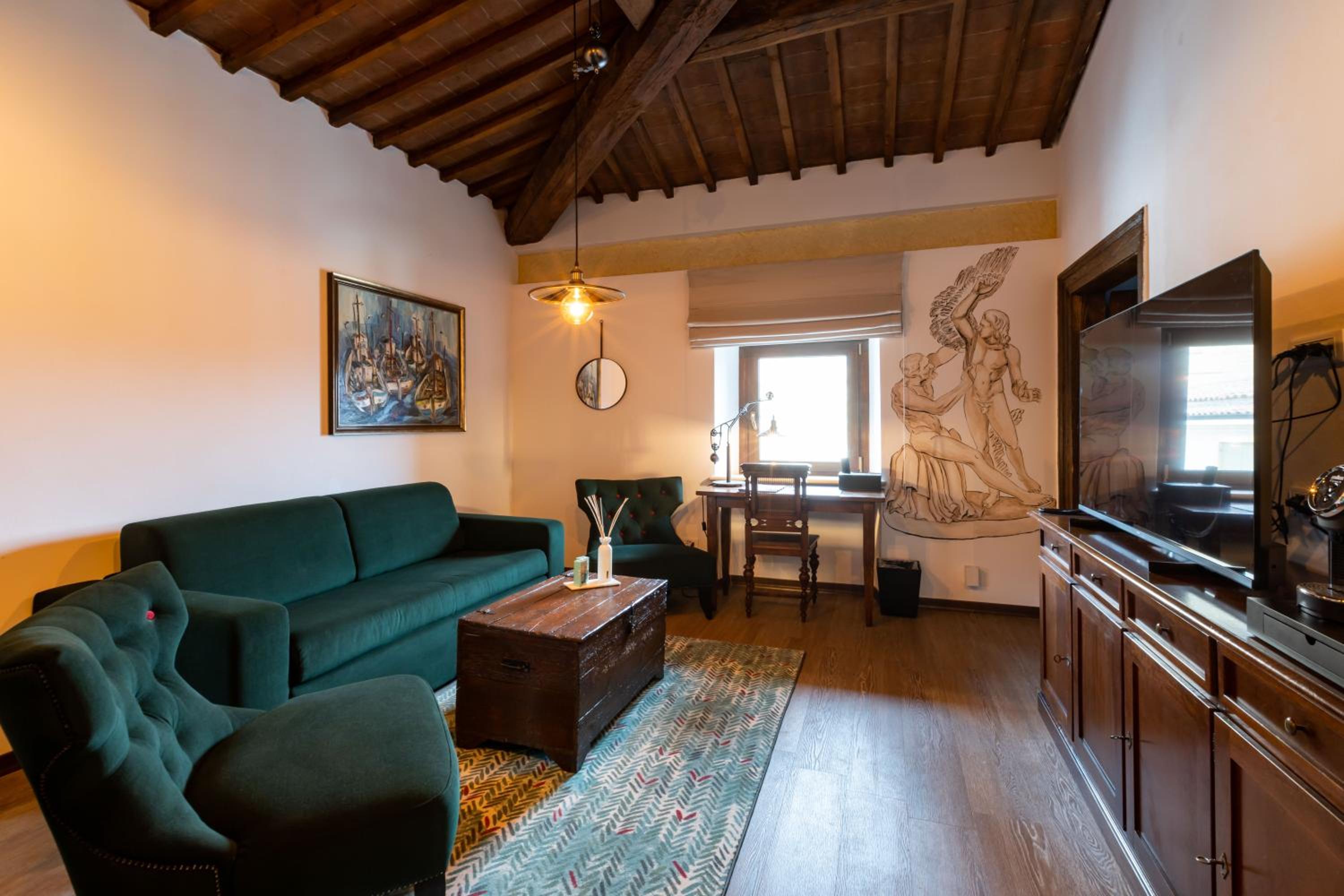 Superior Suite - Photo 4