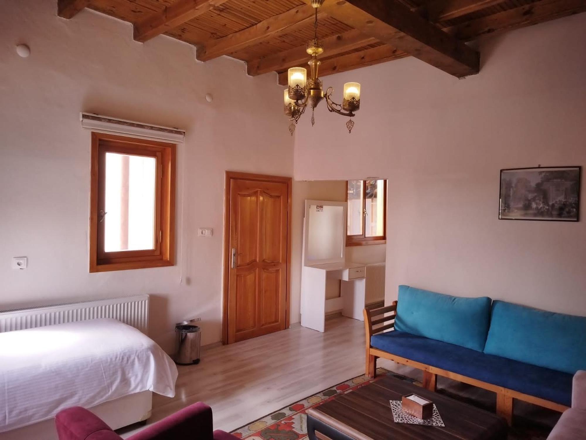 Deluxe Suite with Spa Bath - Photo 1