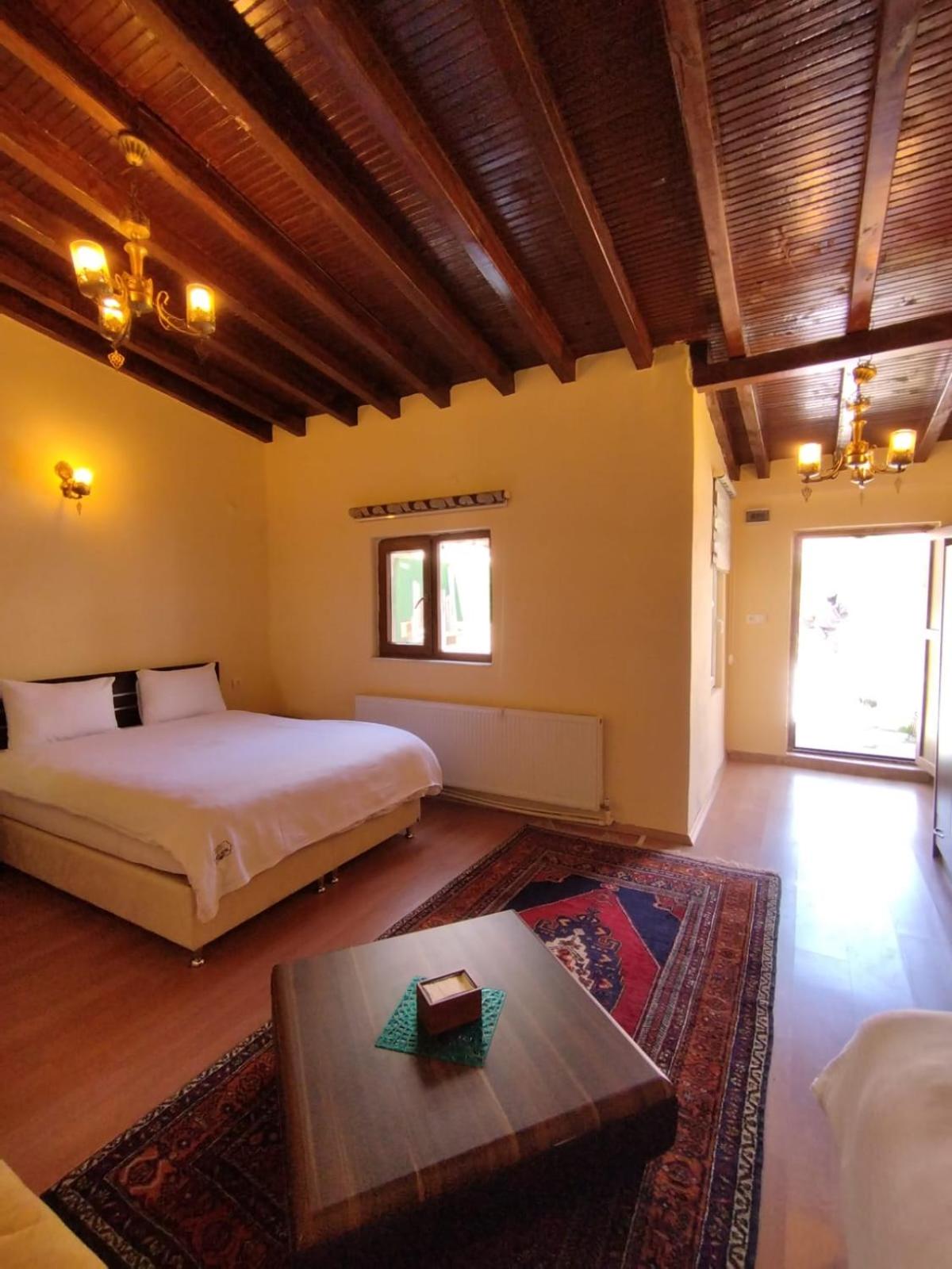 Standard Twin Room with Garden View - Photo 3