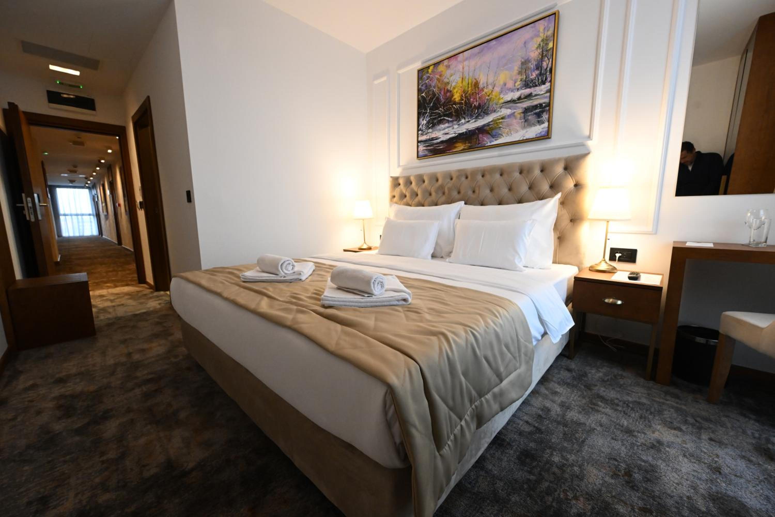Standard Double or Twin Room photo 3