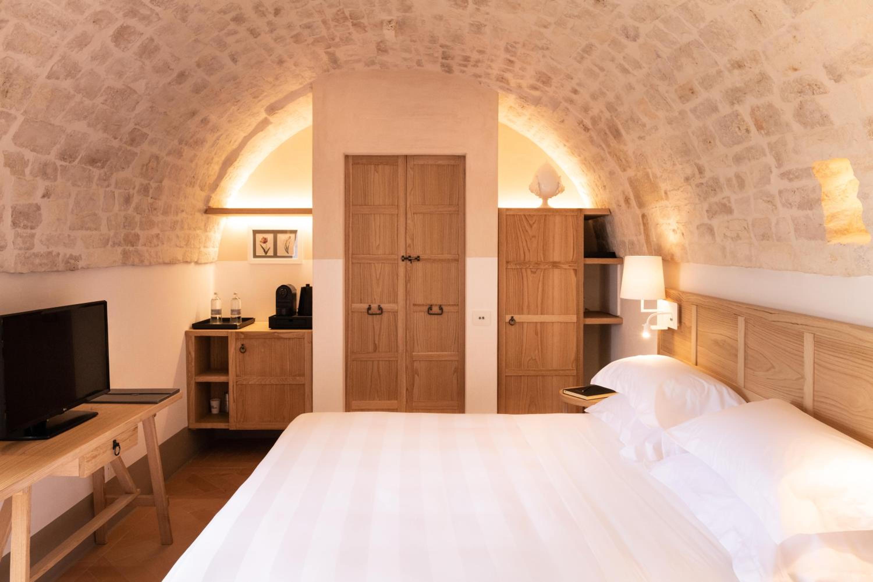 Junior Suite with Private Pool - Photo 7