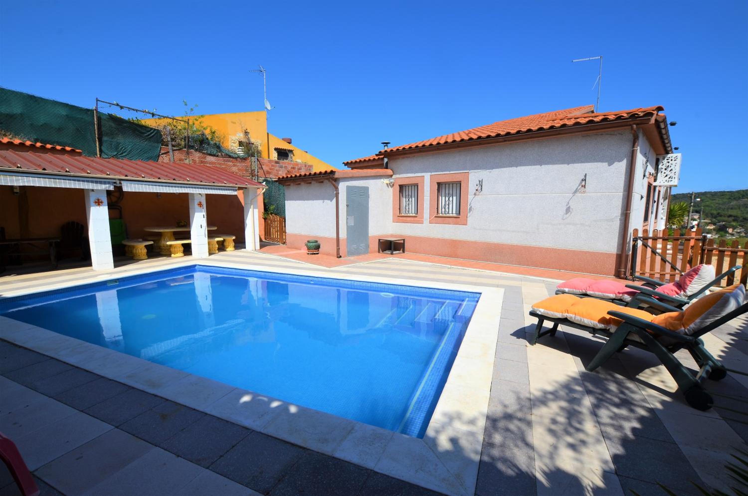Three-Bedroom Villa photo 3