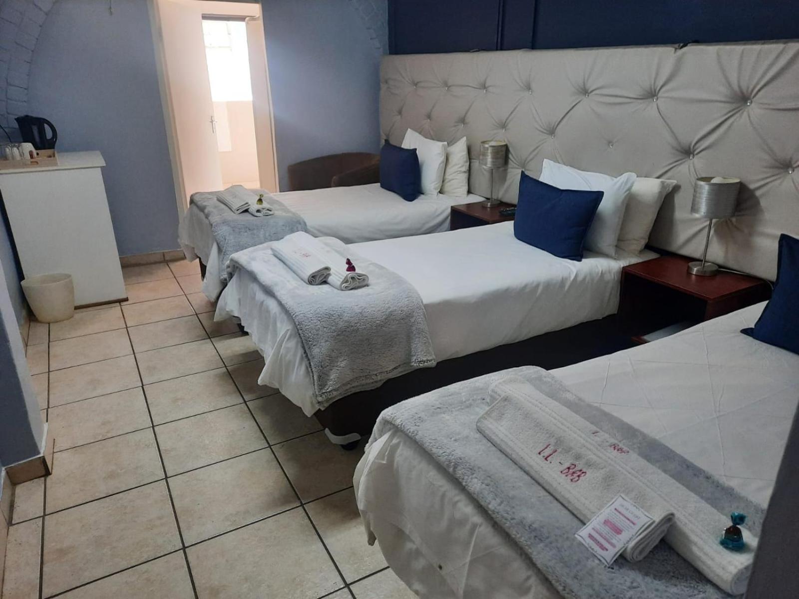 Standard Triple Room - Photo 2