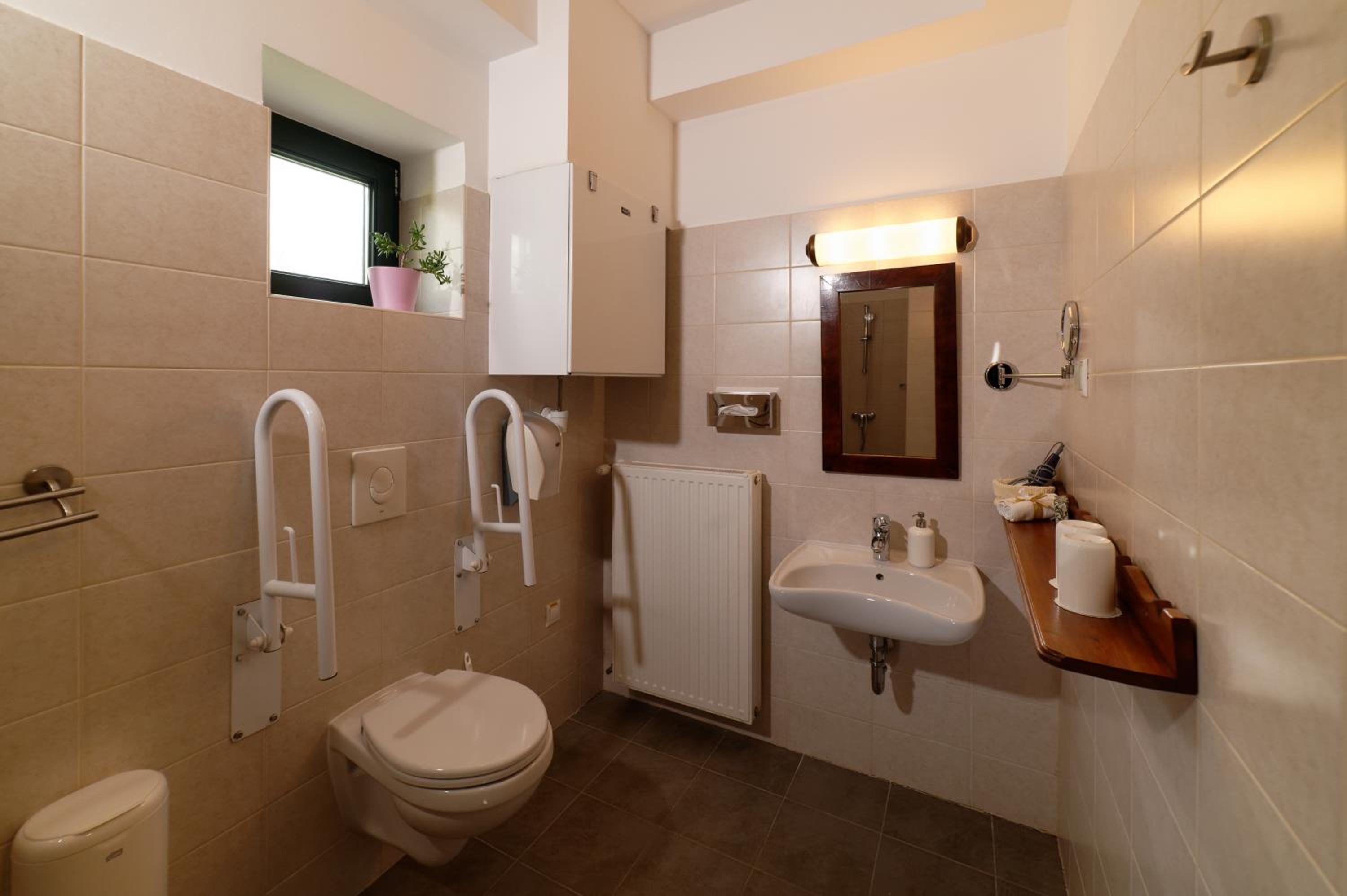 Double Room - Disability Access photo 1