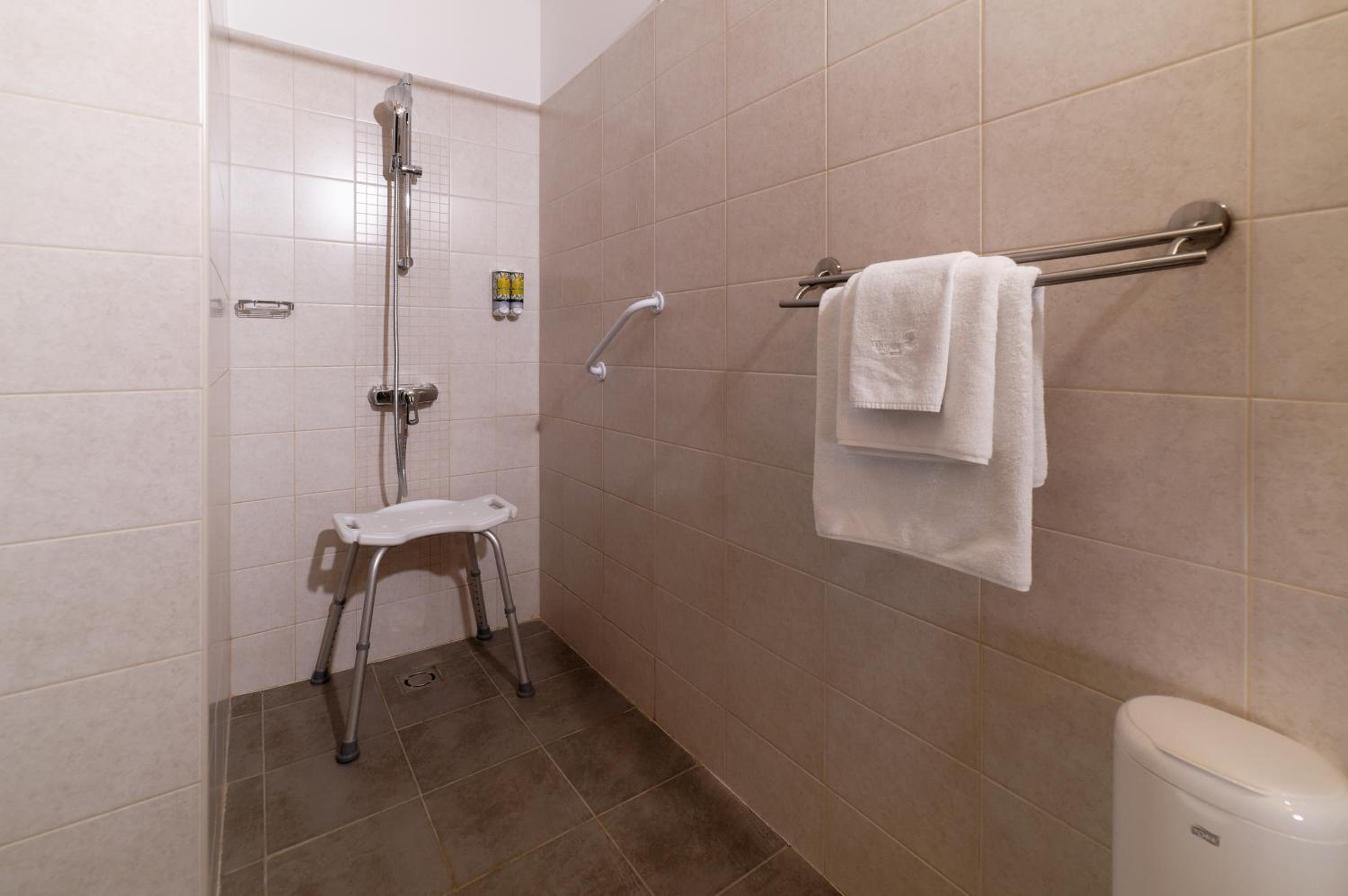 Double Room - Disability Access photo 3