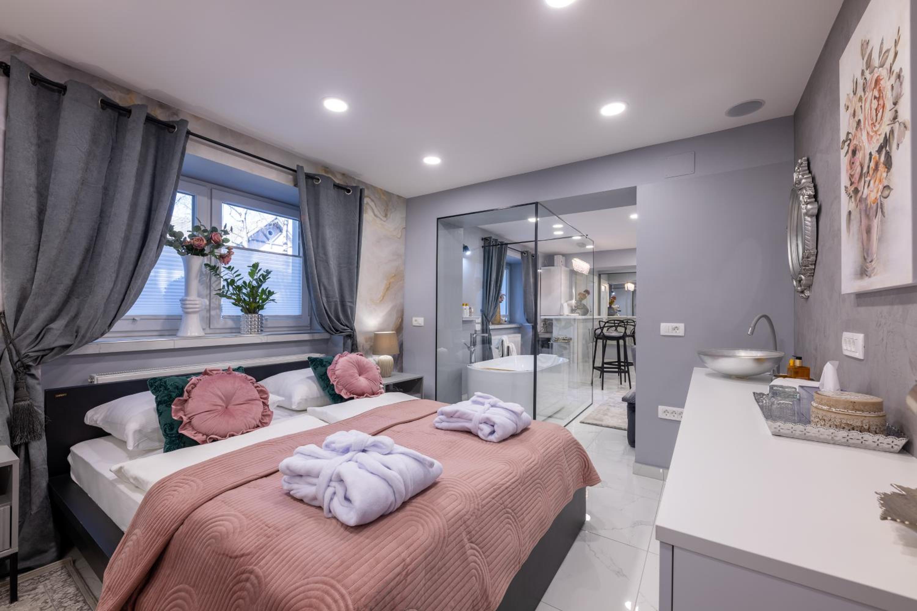 Deluxe Double Room with Bath photo 2