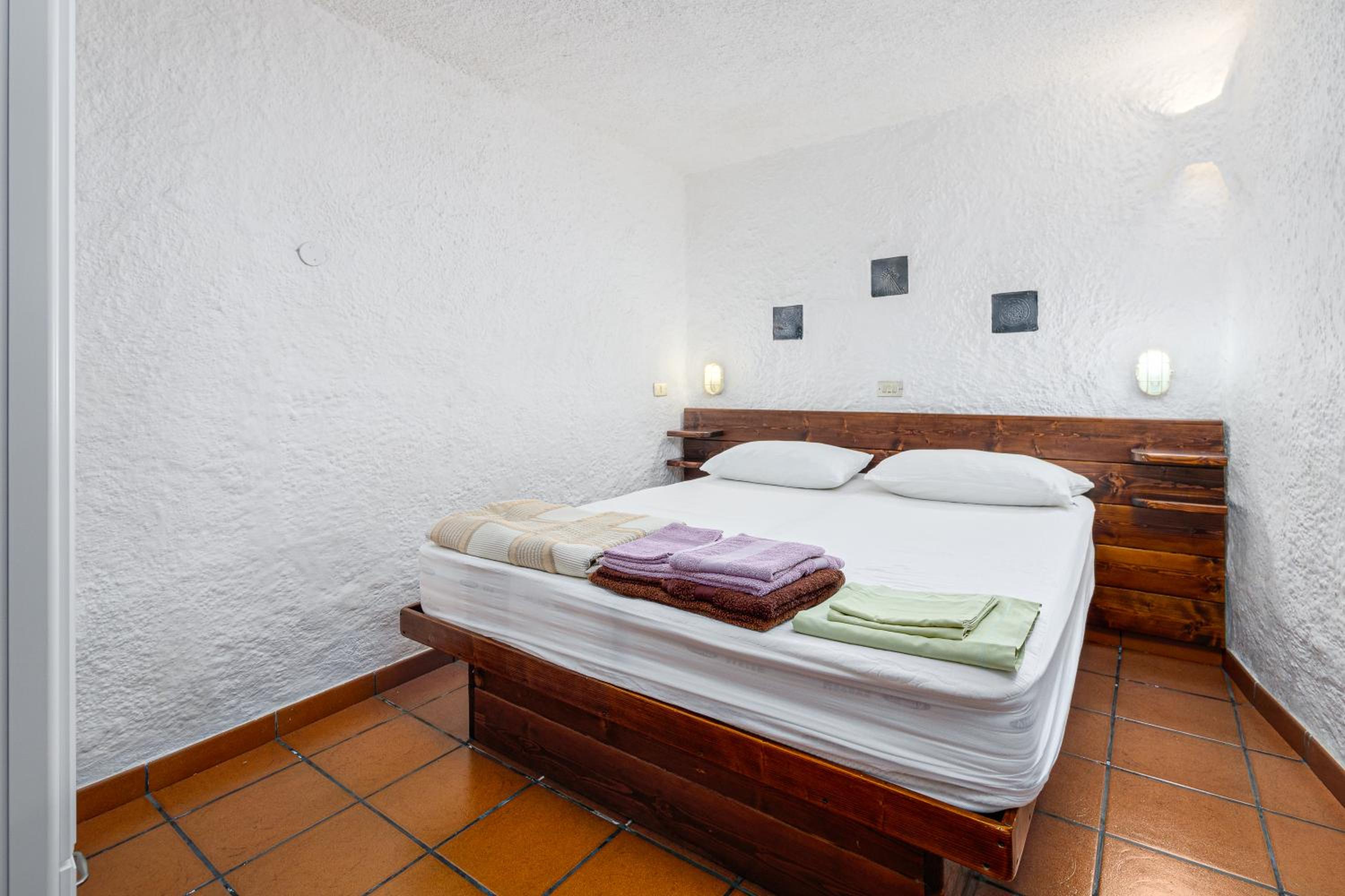 Two-Bedroom Deluxe Apartment with Garden View