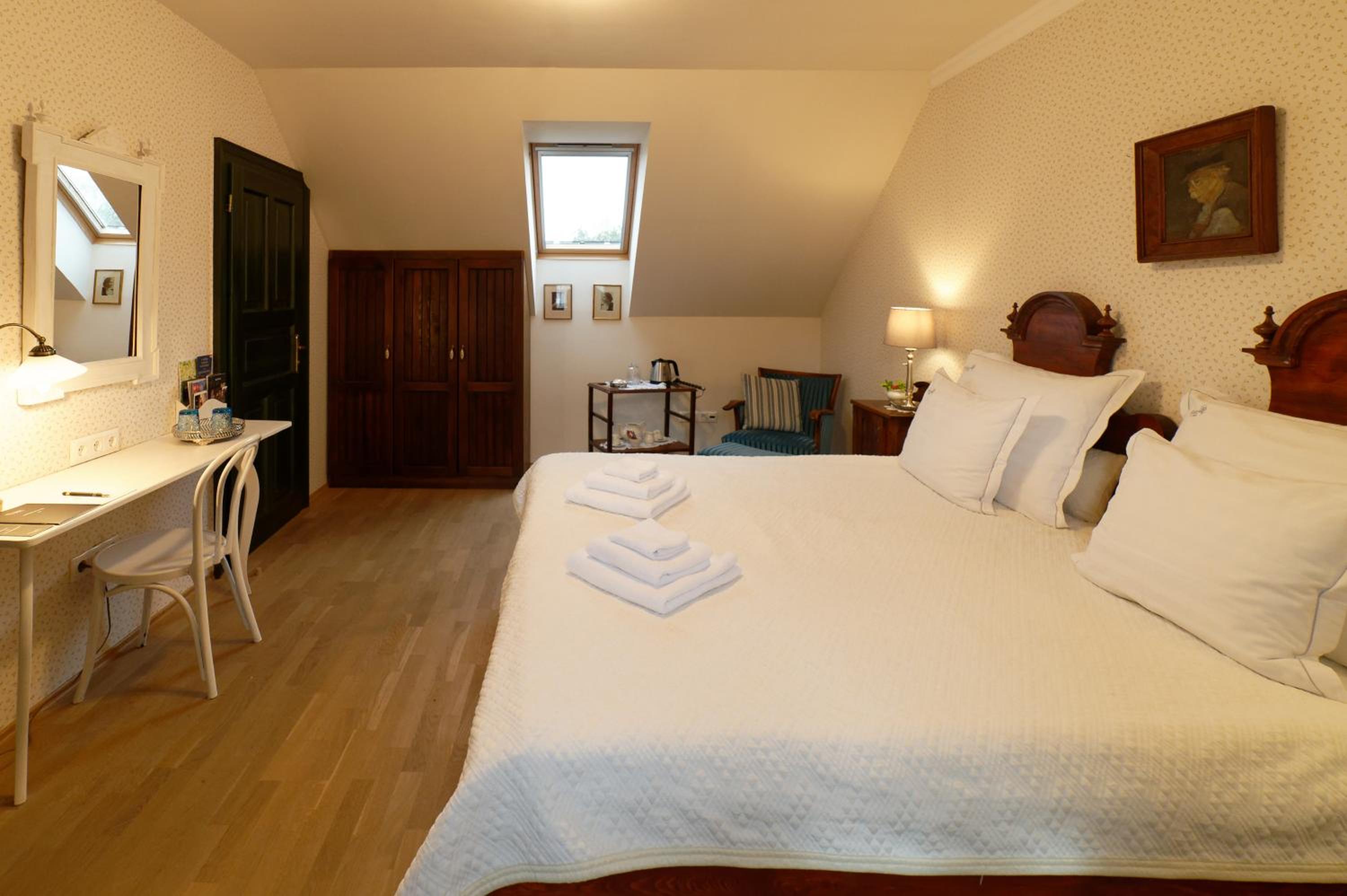 Double or Twin Room photo 3