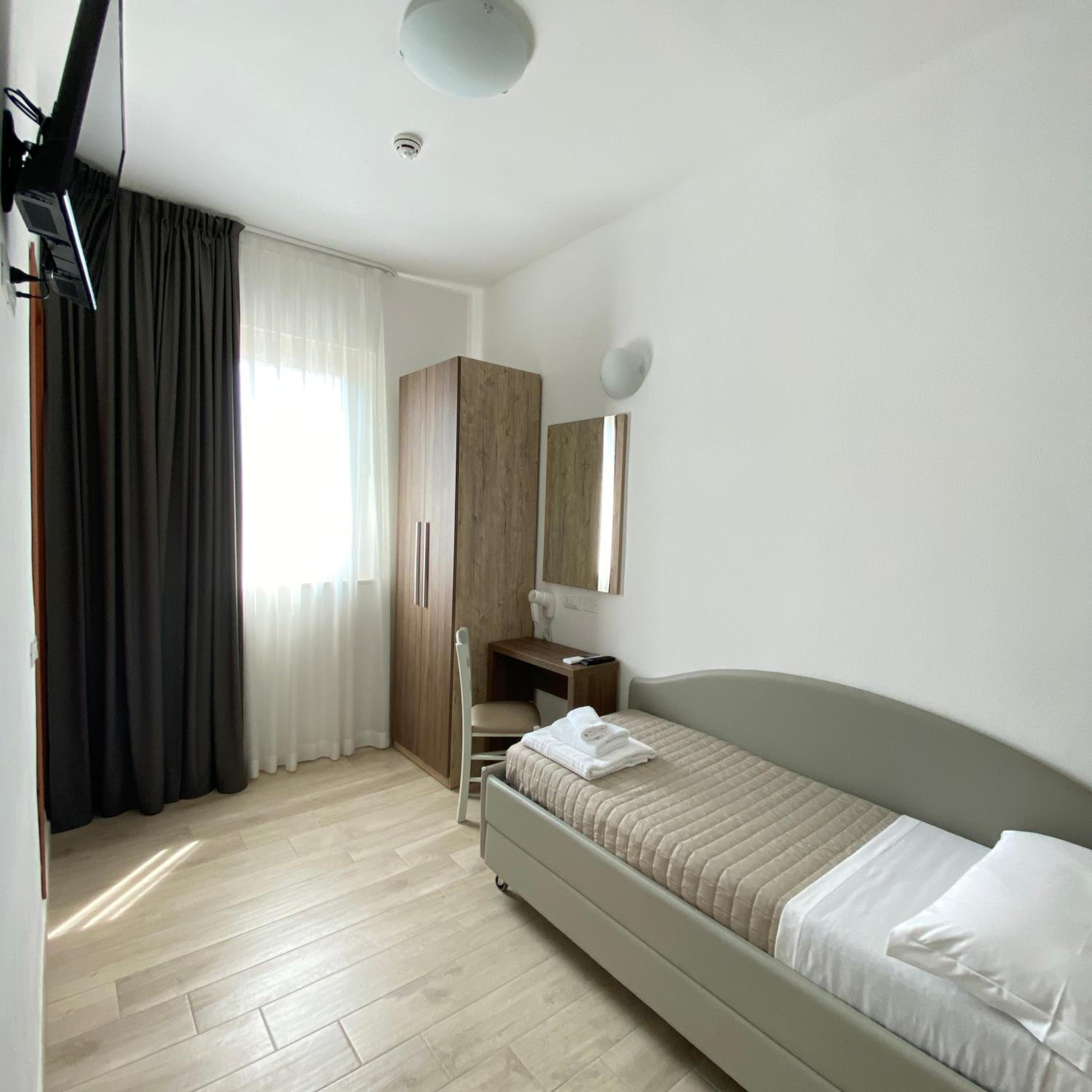 Deluxe Single Room