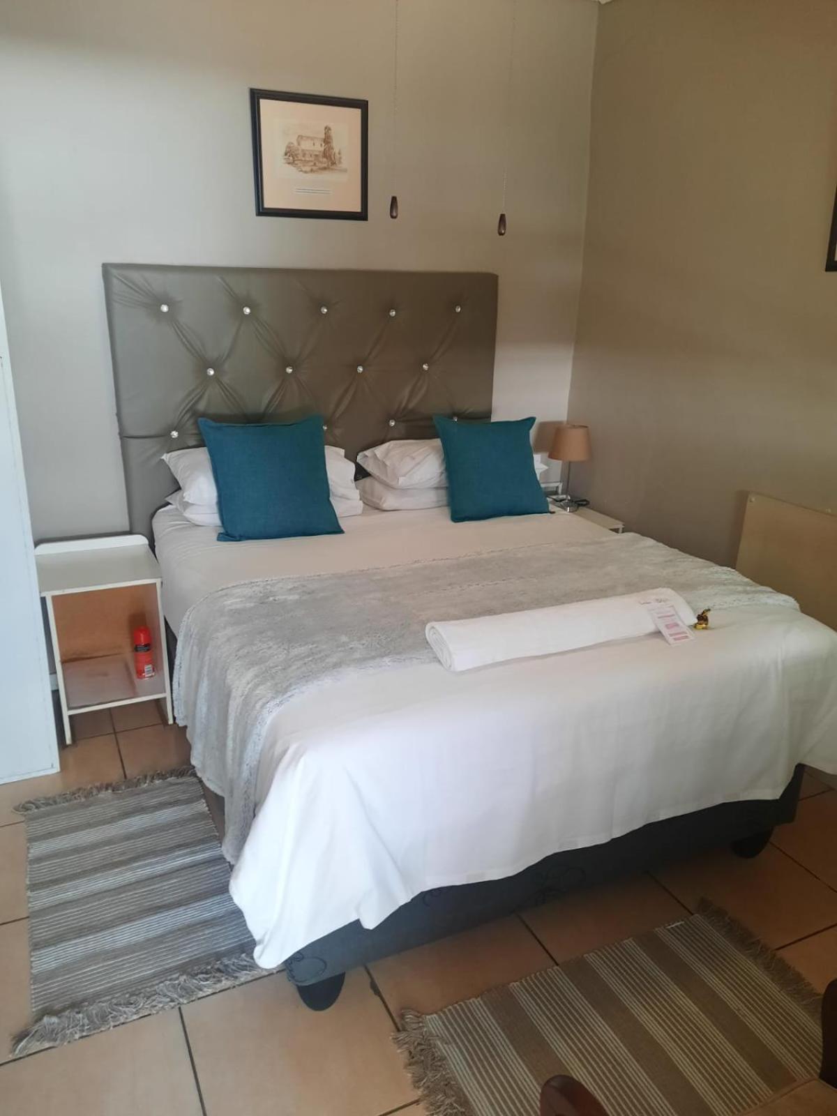 Deluxe Queen Room - Photo 7