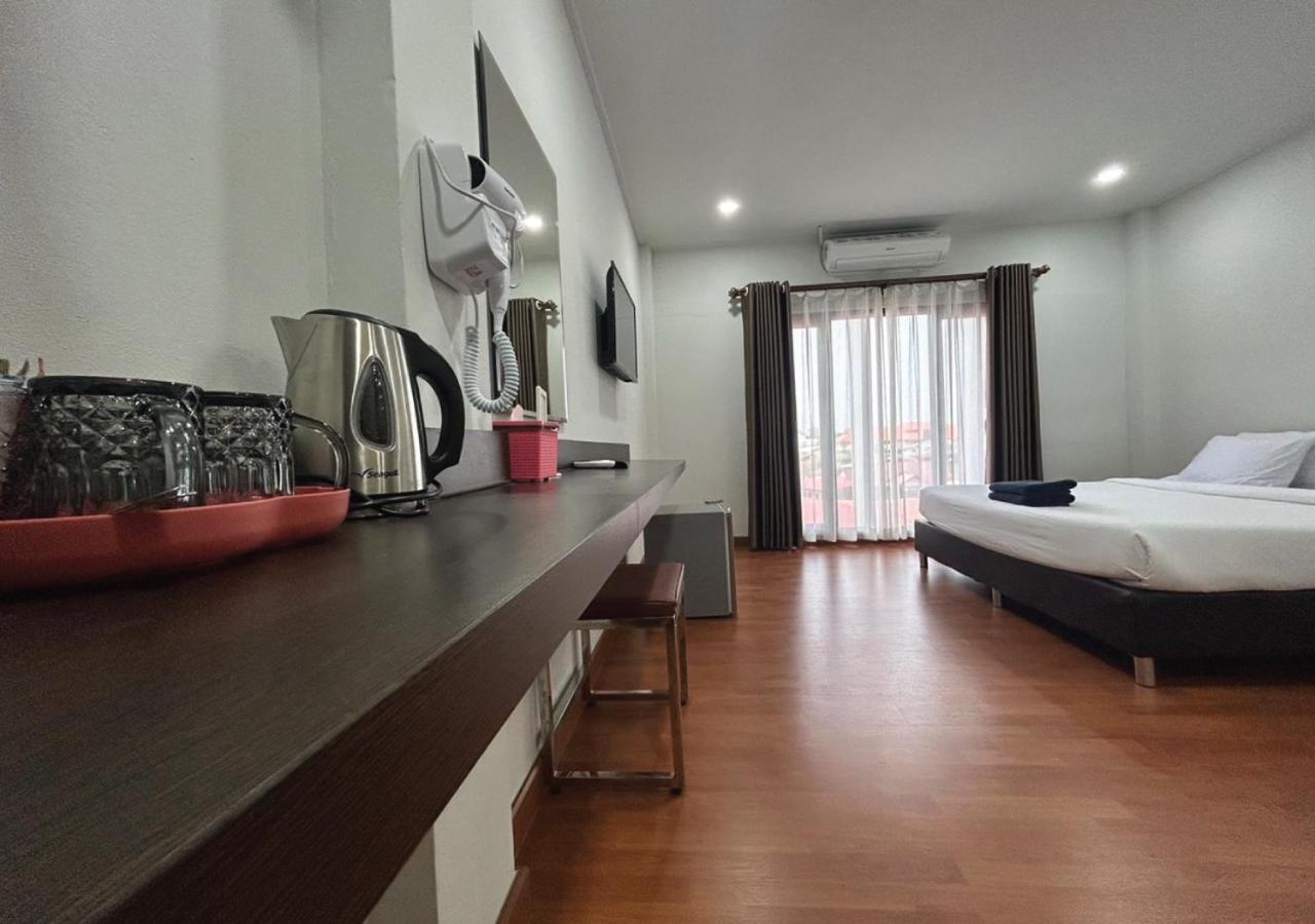 Deluxe King Room - Photo 5
