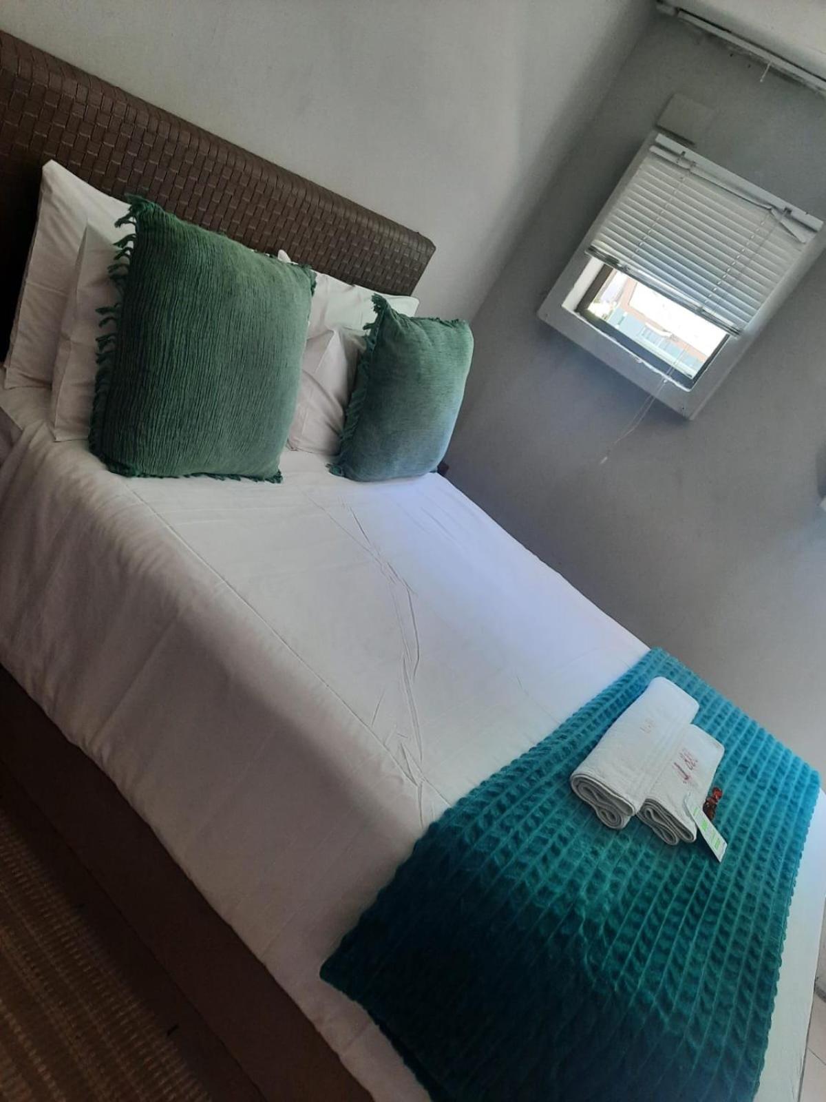 Deluxe Queen Room - Photo 18