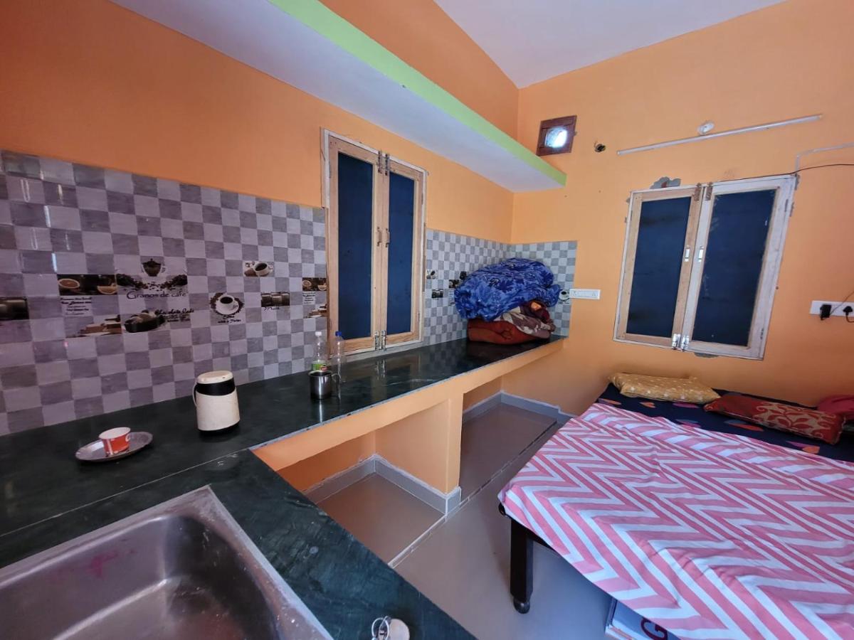 Economy Double Room photo 2