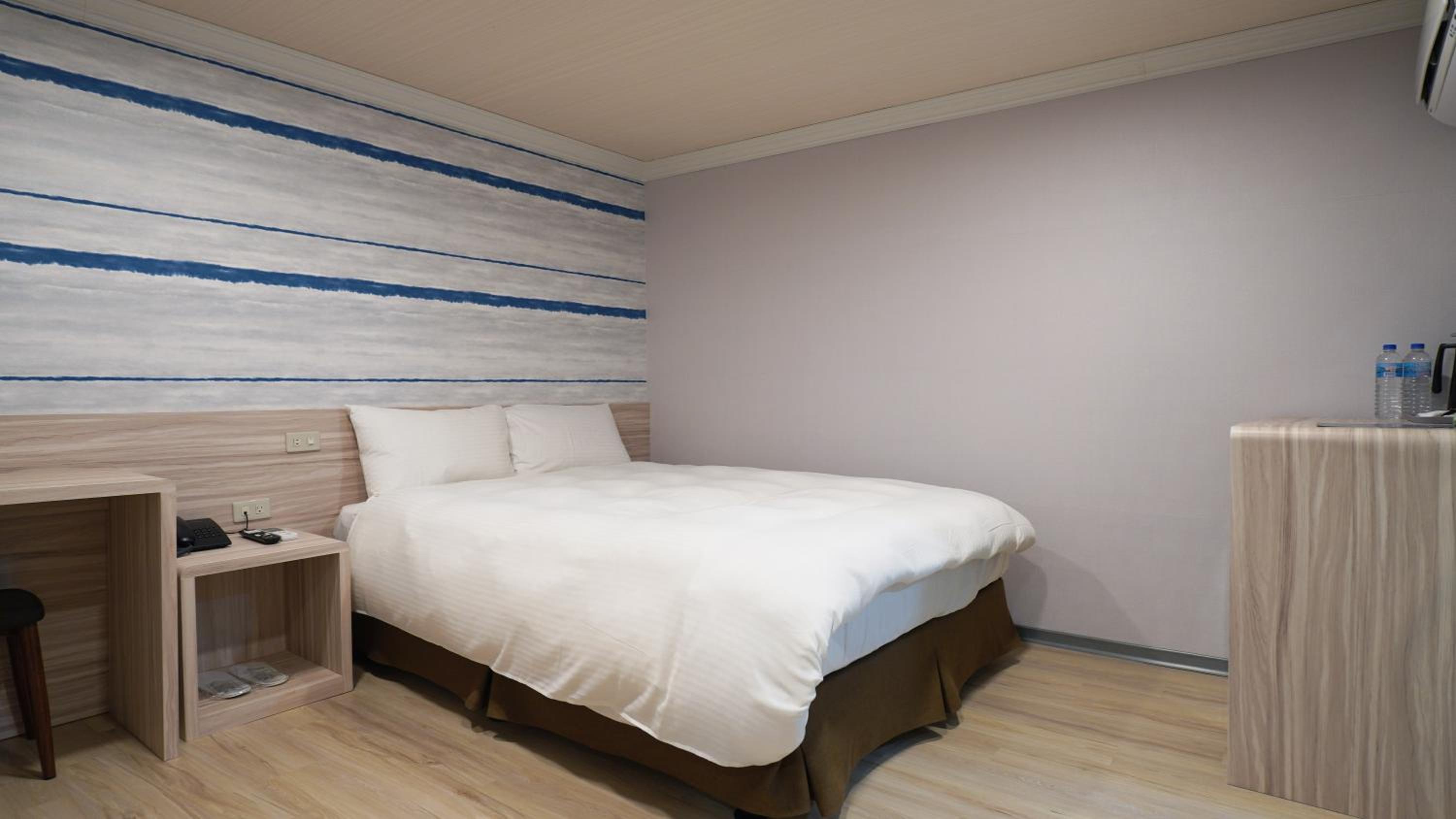 Budget Double or Twin Room - No Window photo 3