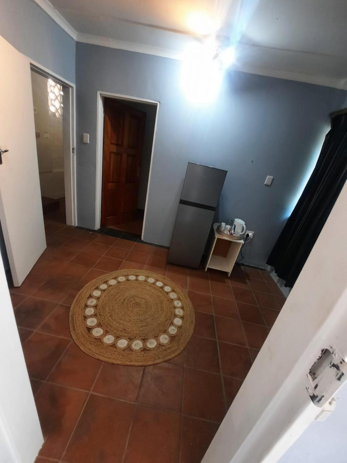 Deluxe Queen Room - Photo 9