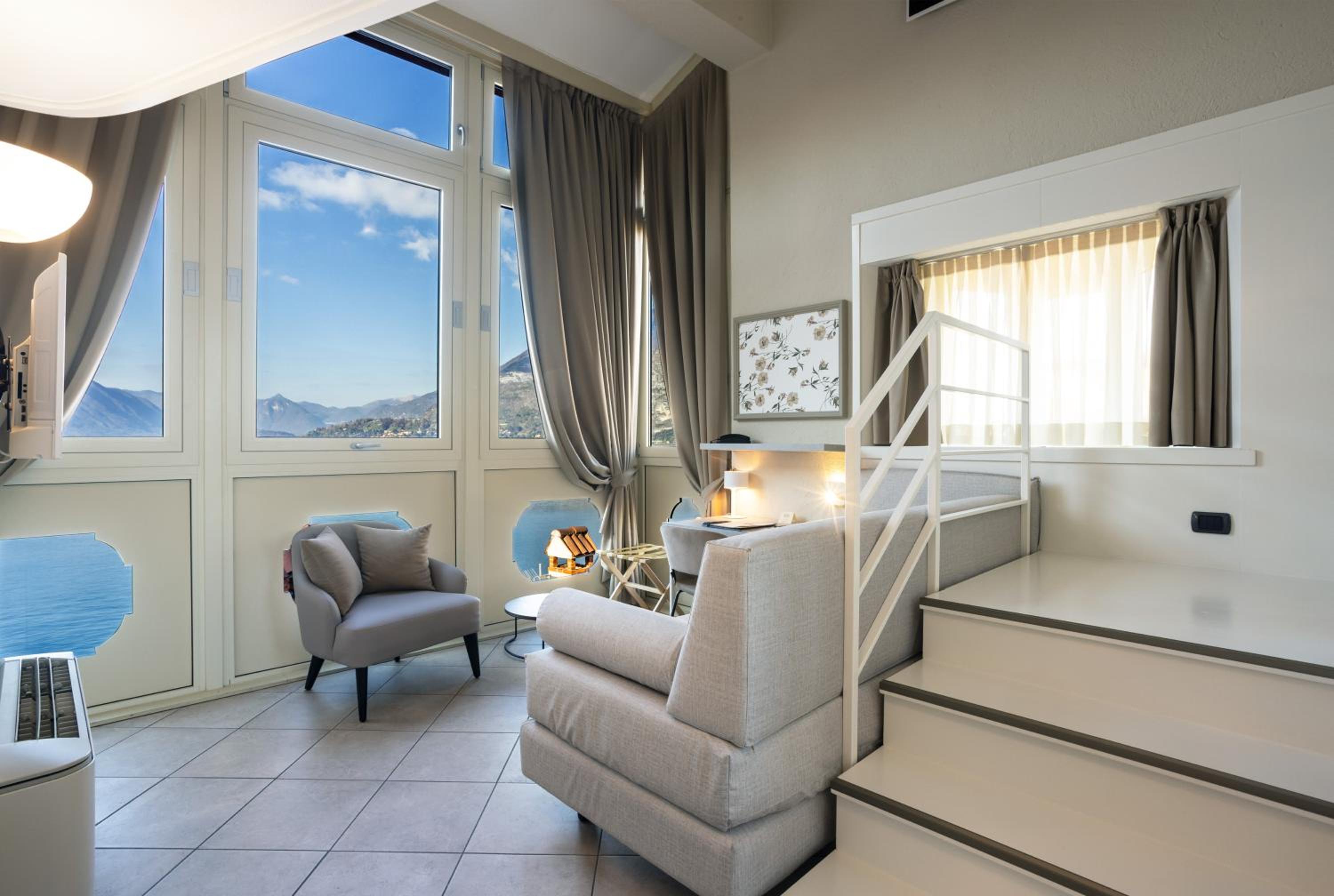 Superior Double or Twin Room with Lake View photo 3