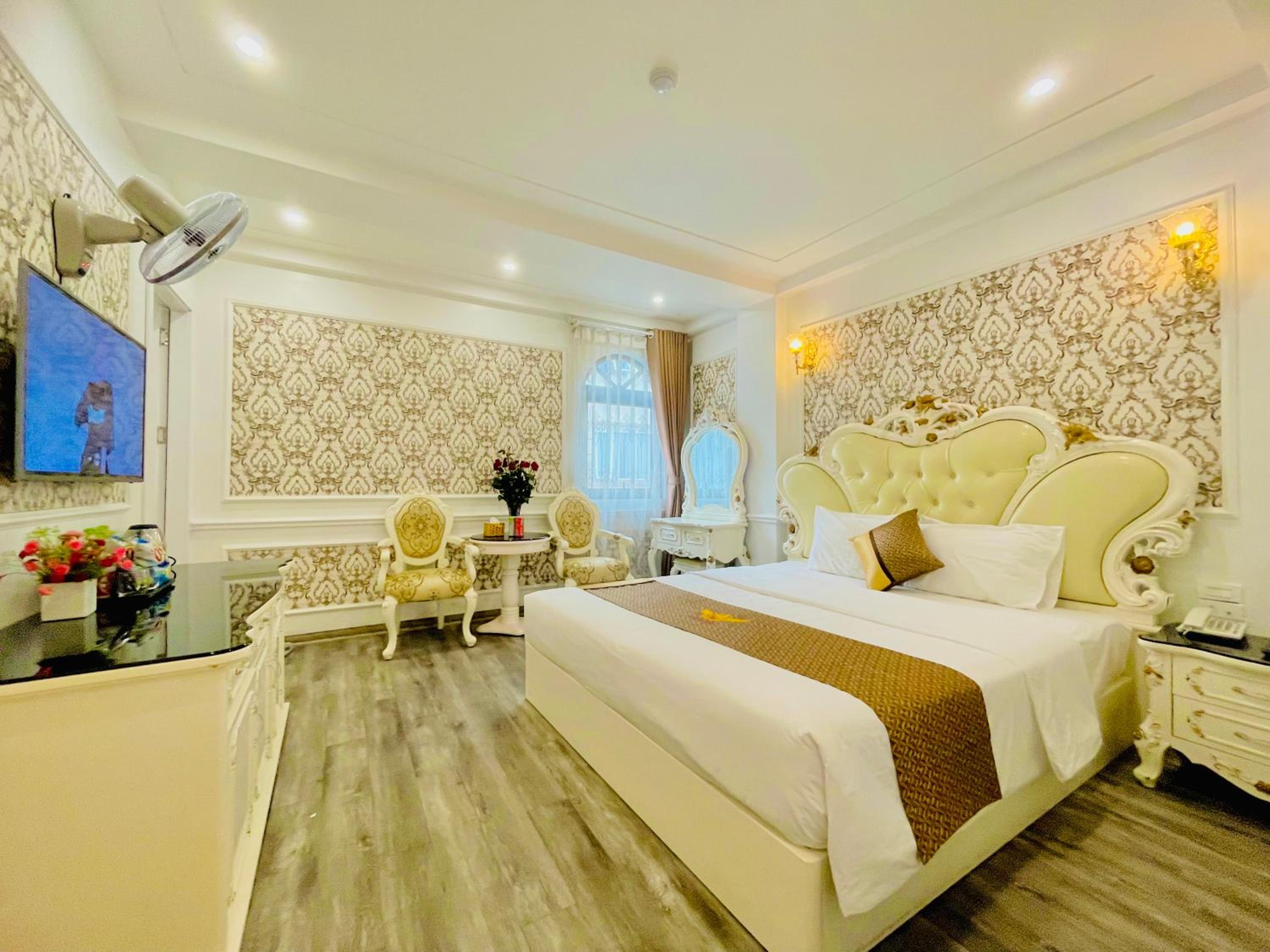 Deluxe King Room