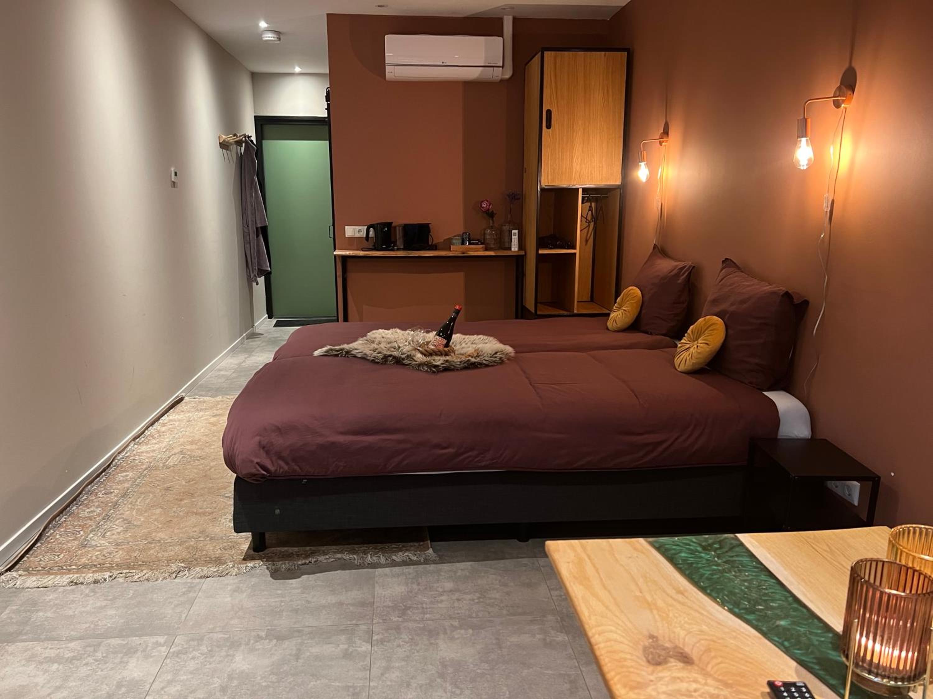 Twin Room with Bathroom - Photo 6