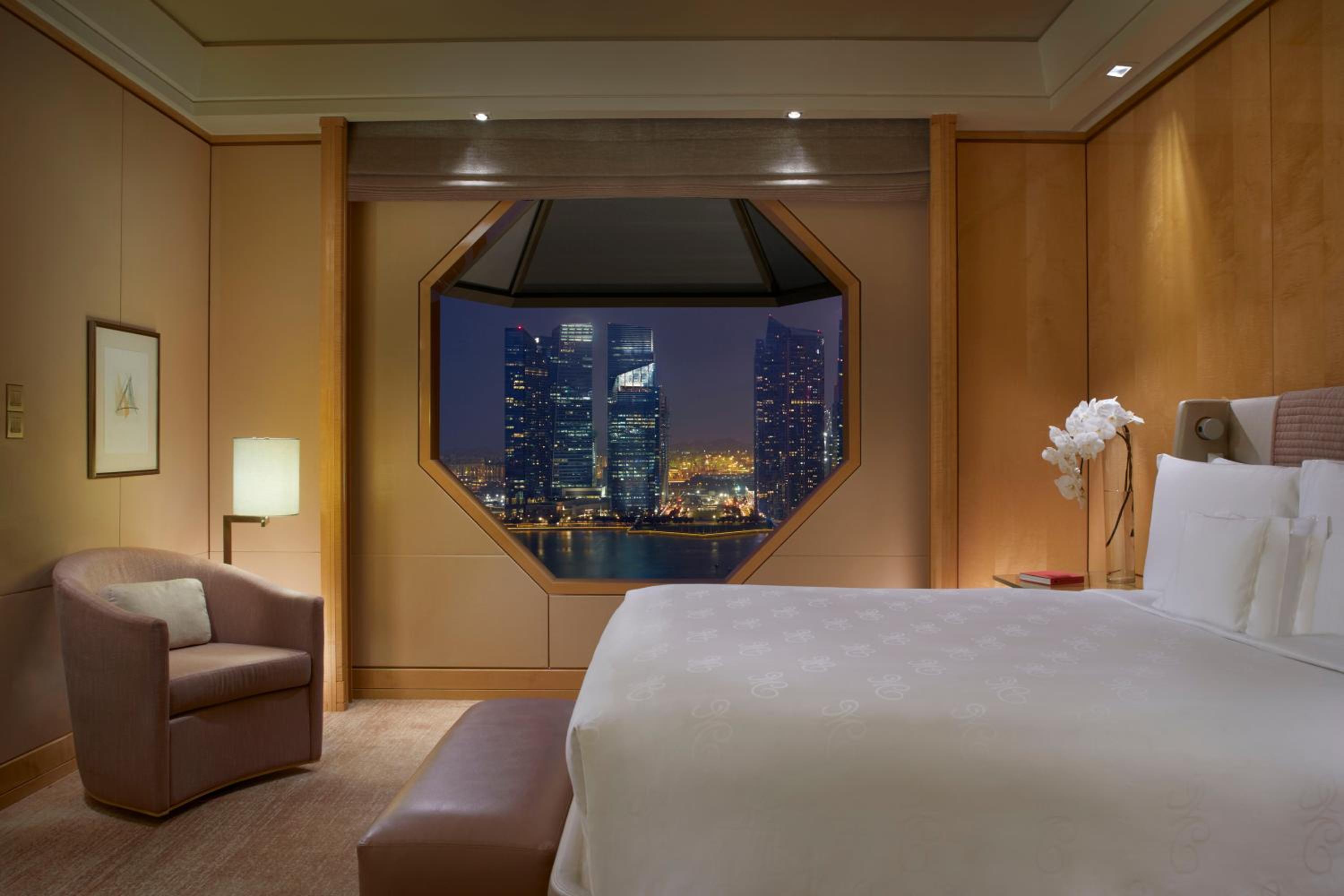 Deluxe Suite, 1 King Bed, Marina Bay View