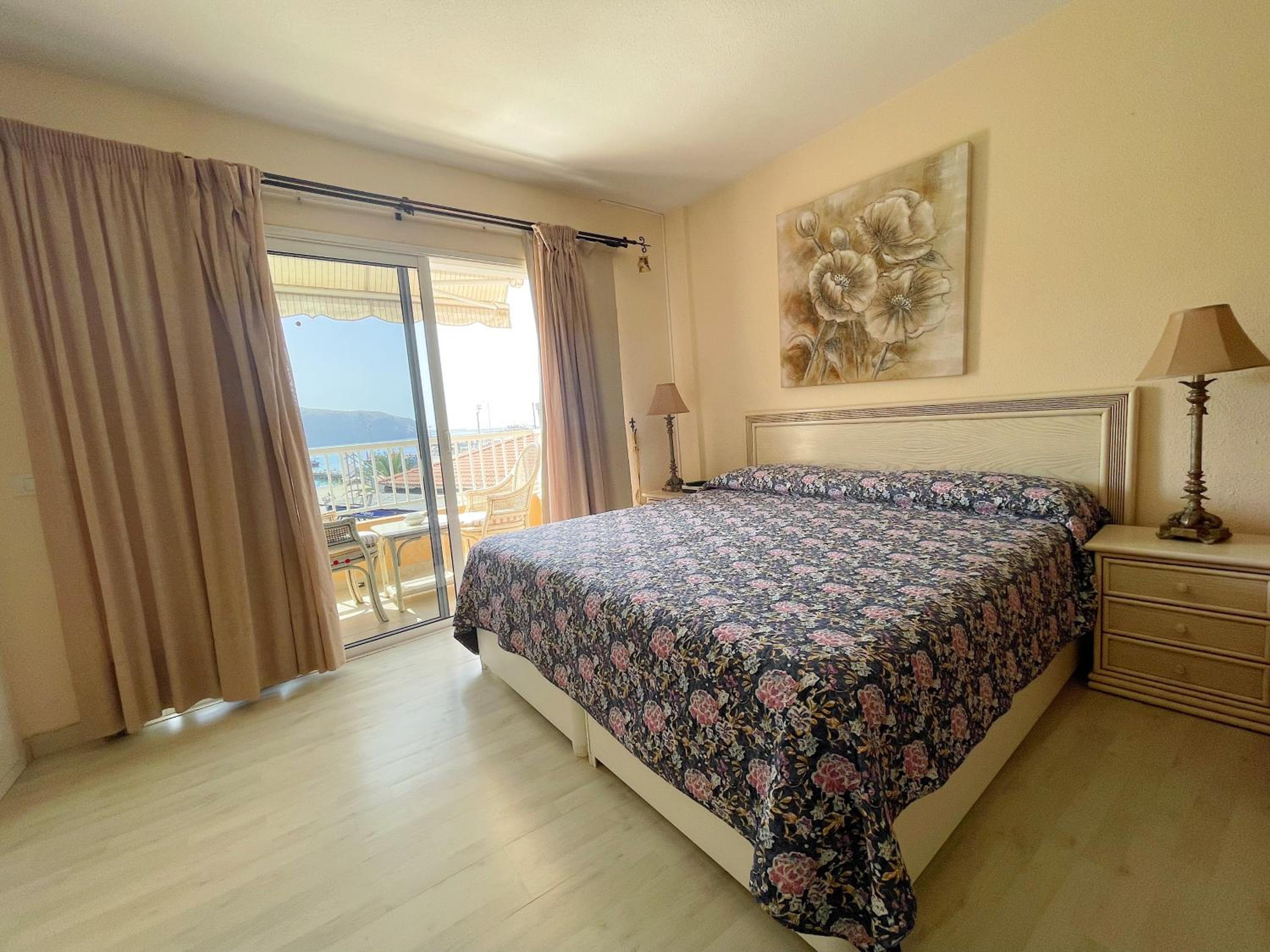 Estudio con vista al mar