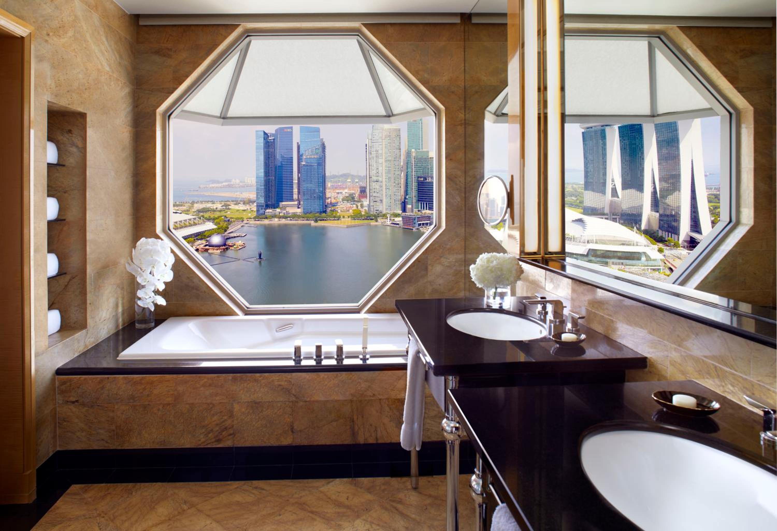 1 Bedroom Millenia Suite, 1 King Bed, Marina Bay View, Lounge Access