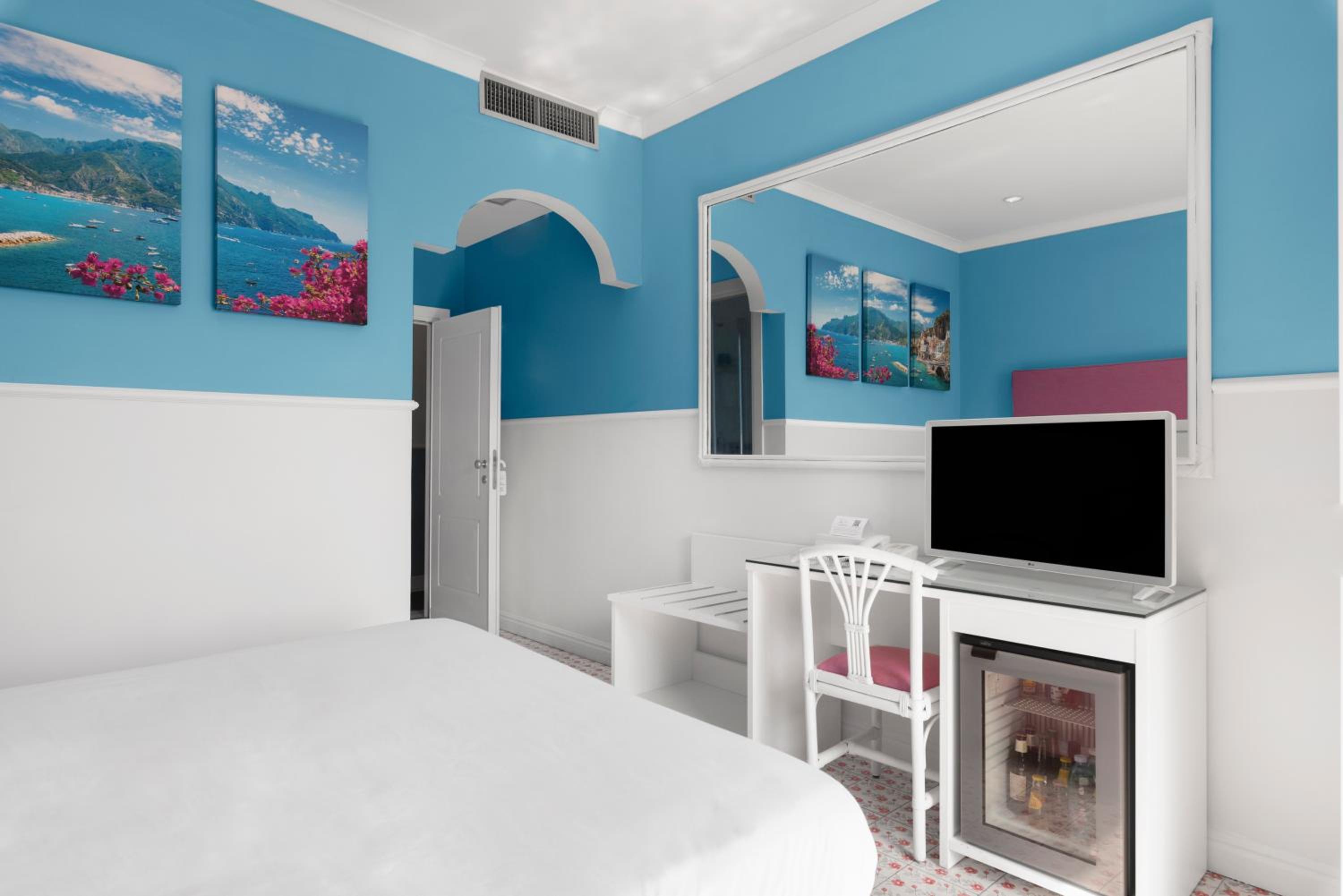 Superior Double or Twin Room with Sea View - Photo 3
