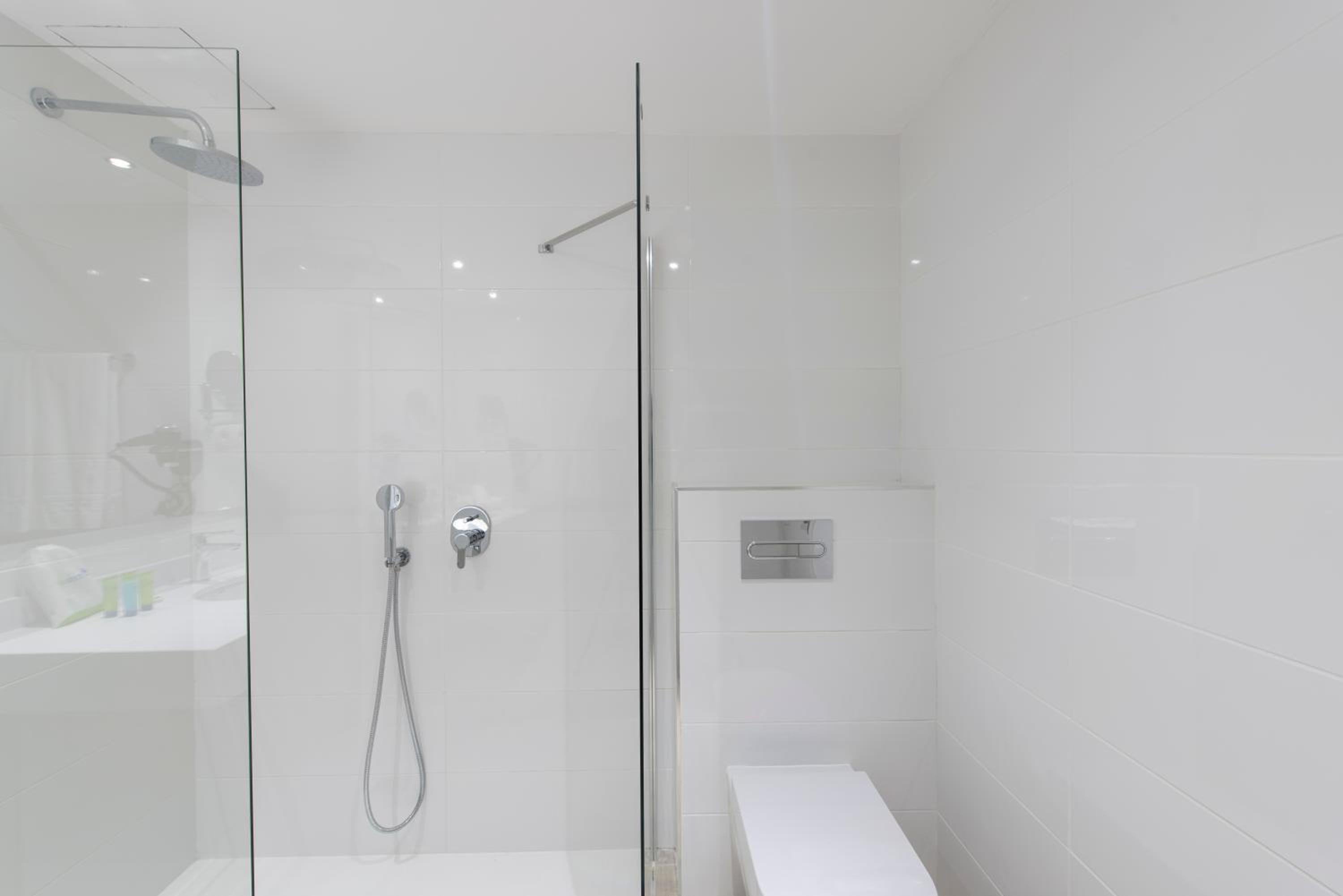 Superior One-Bedroom Apartment (2 Adults)
