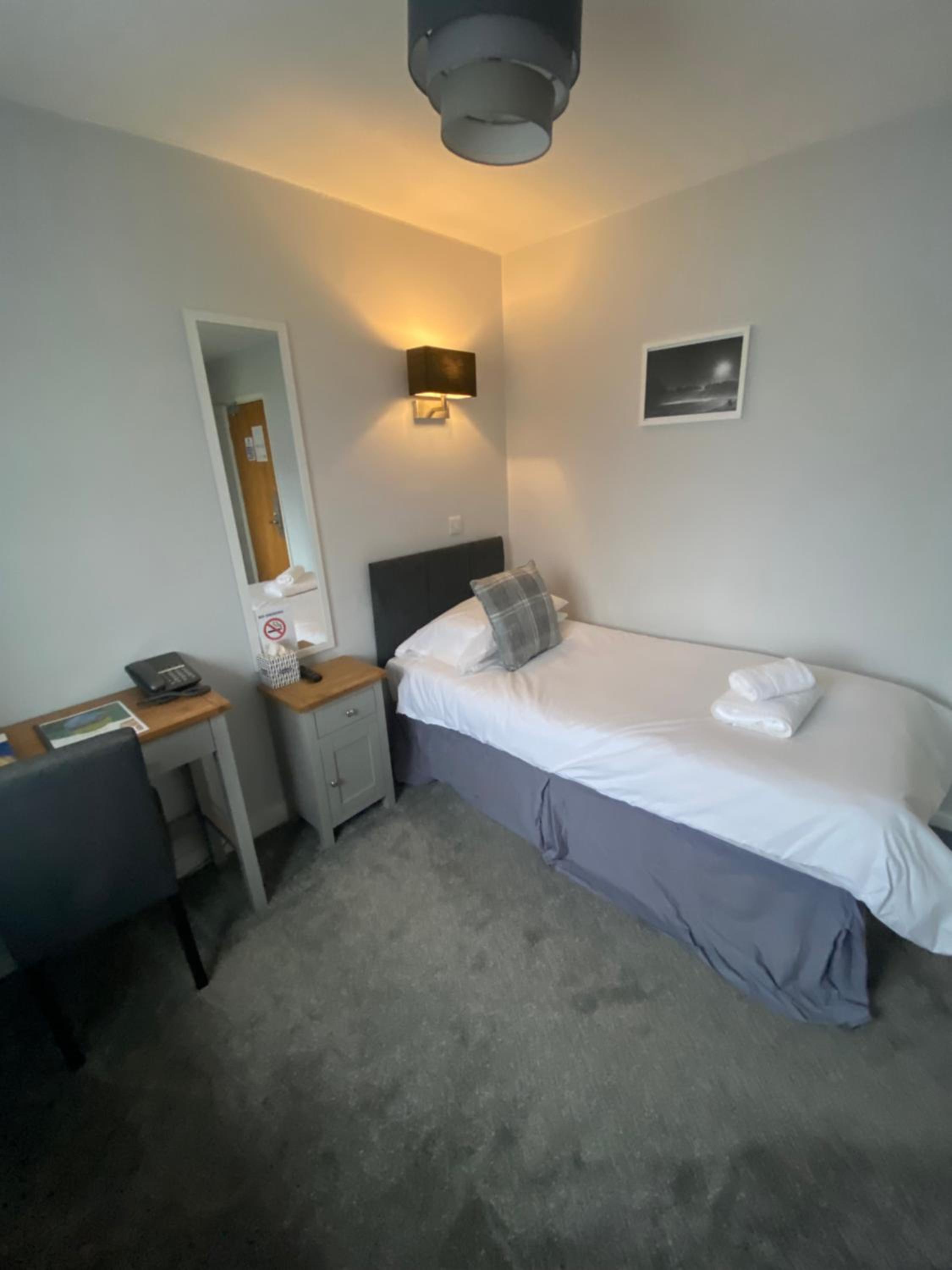 Single Room photo 2