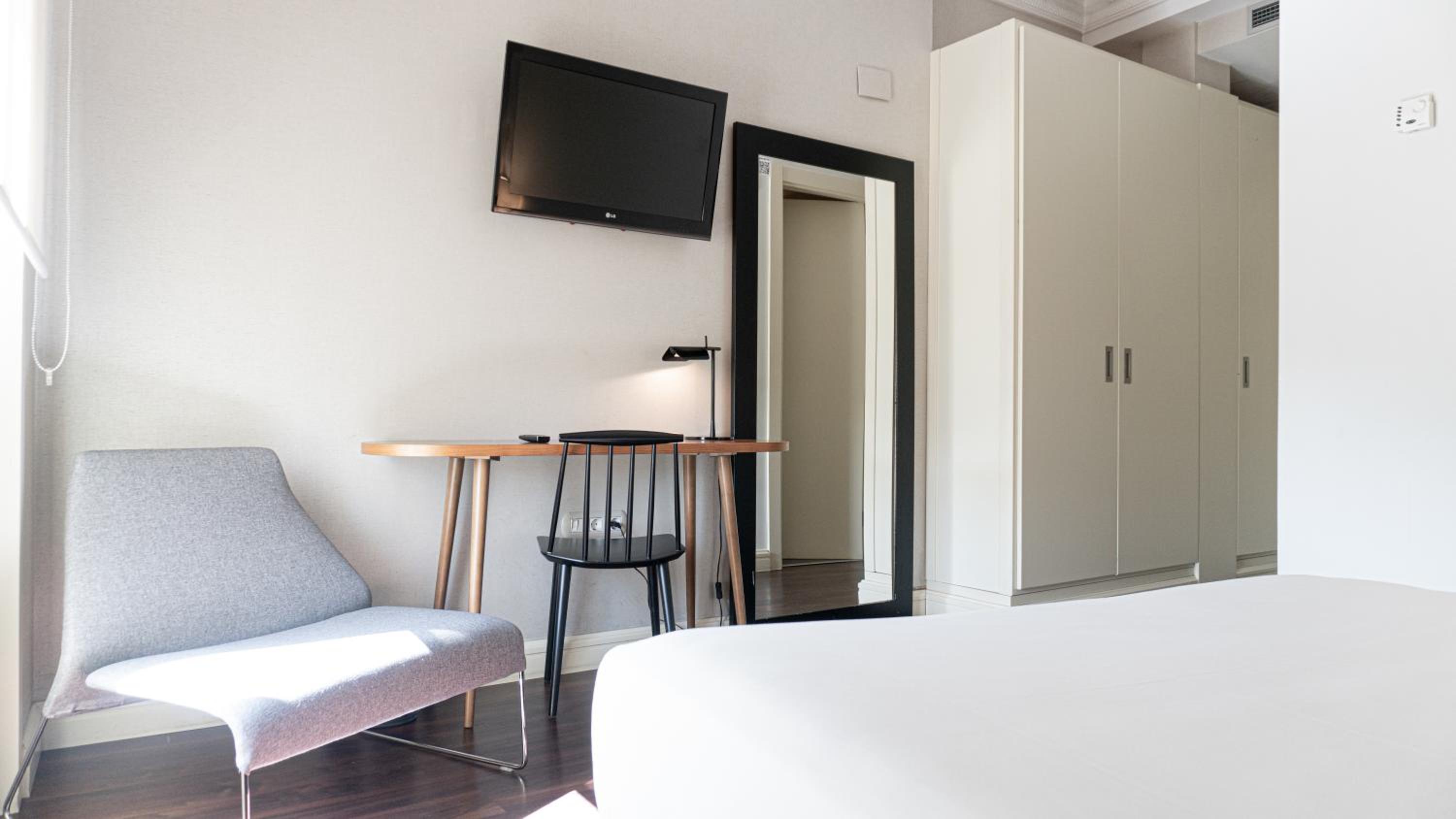 Deluxe Double Room with Extra Bed (3 Adult) photo 3